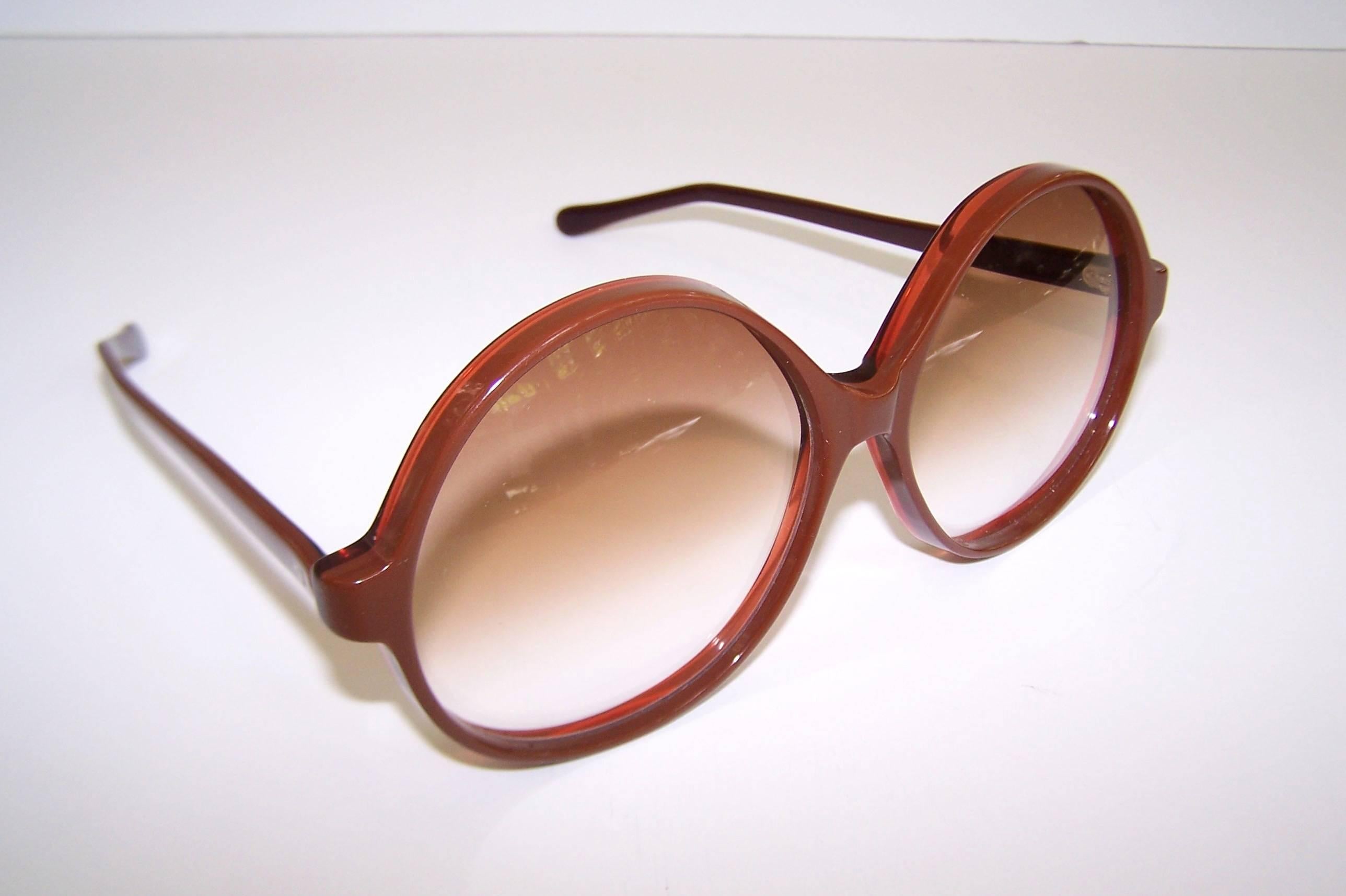 Supersized 1970's Renauld Brown & Orange Large Frame Sunglasses In Excellent Condition In Atlanta, GA