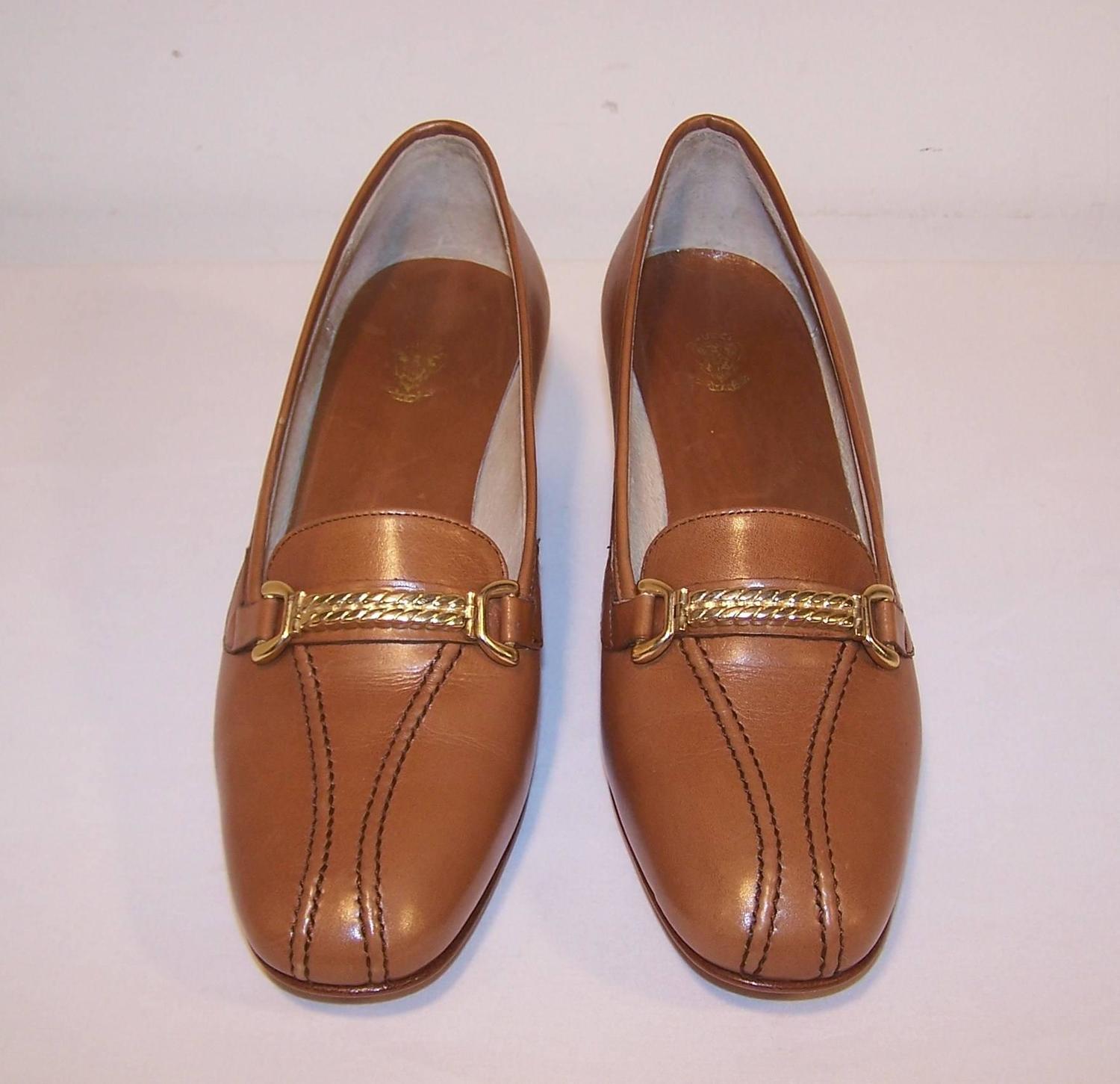 gucci loafers gold buckle