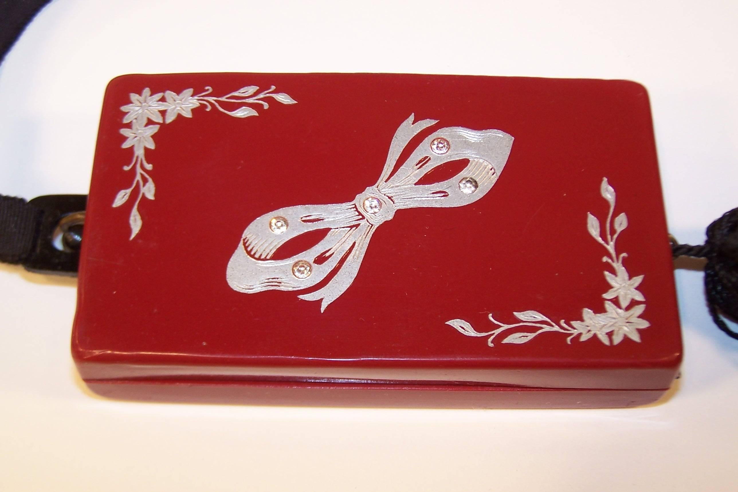 1920's Flapper Girl Celluloid Powder & Rouge Compact In Good Condition In Atlanta, GA