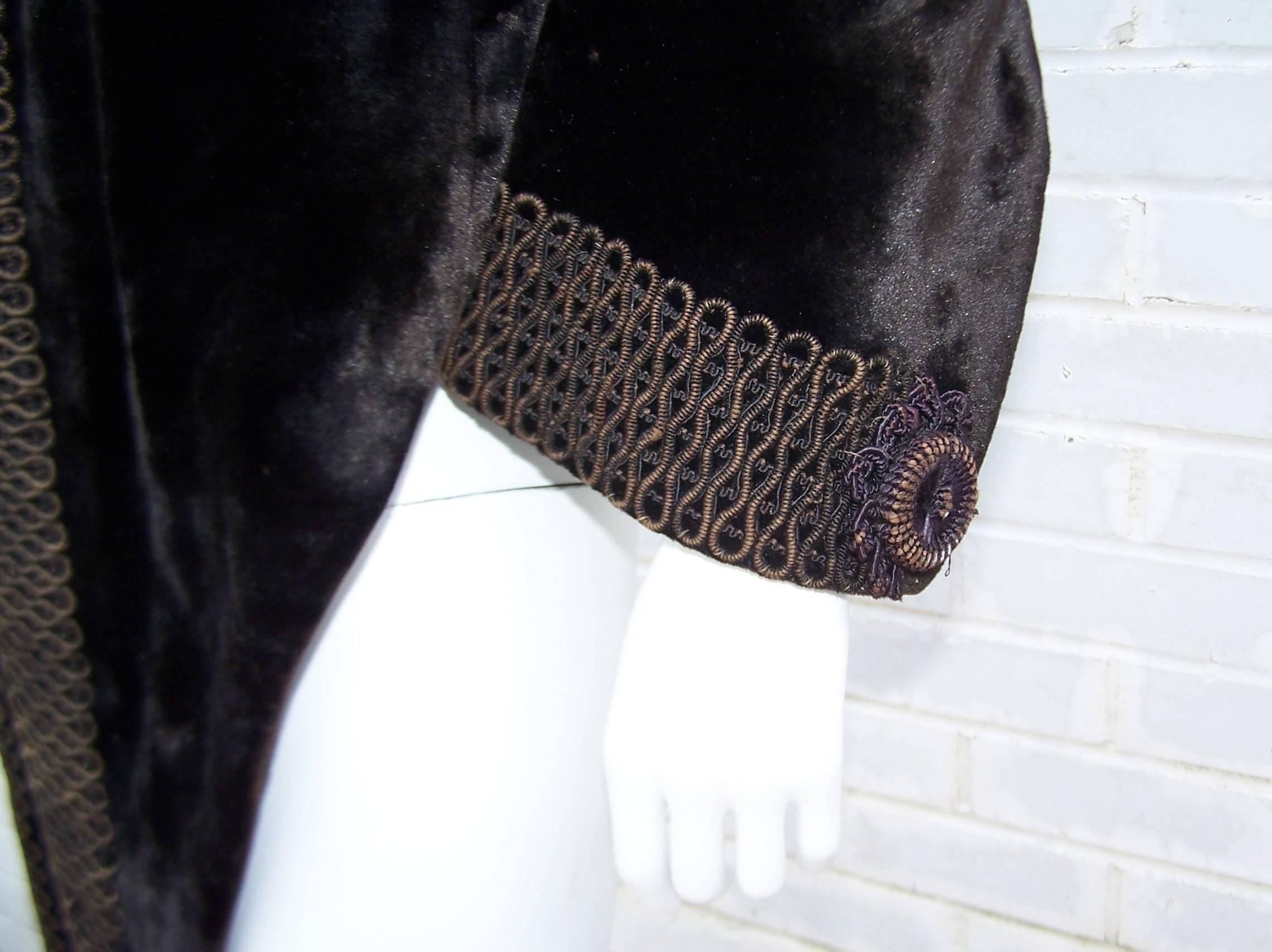 Amazing C.1900 Victorian Velvet Mantle Coat With Soutache & Lappet Tails In Good Condition In Atlanta, GA