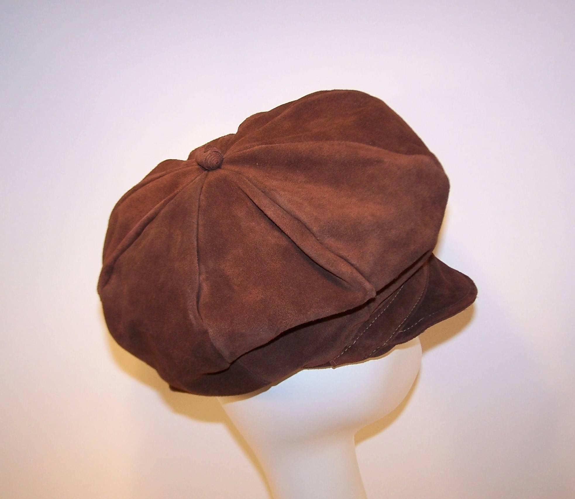 EXTRA! EXTRA! C.1970 Newsboy Style Brown Suede Boho Hat In Excellent Condition In Atlanta, GA