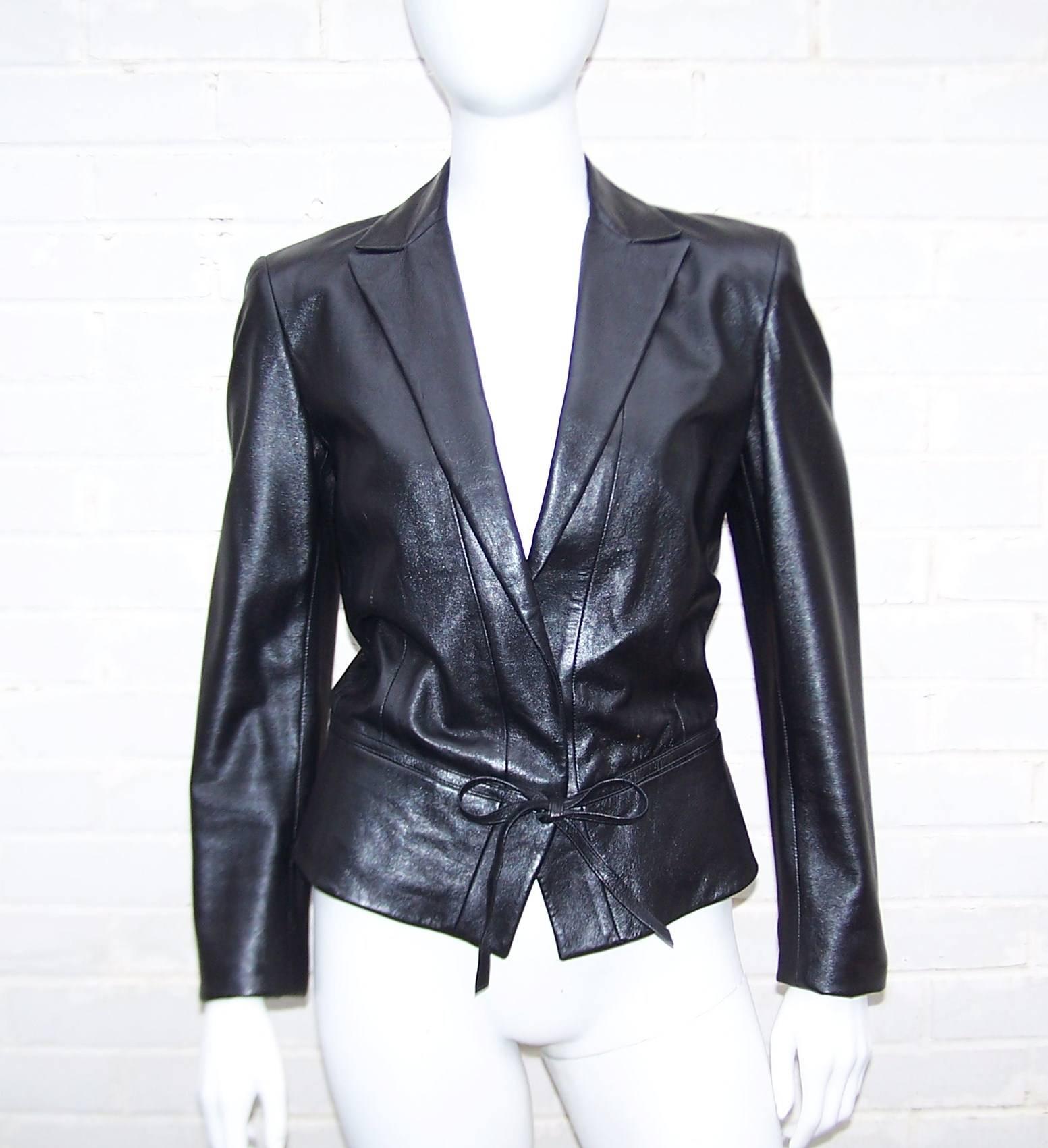 Richard Tyler has combined expert tailoring with a hint of menswear style to create a black leather jacket perfect for many looks and occasions.  The jacket has two hidden buttons at the front with a flat skirt style waist and built-in tie.  Two