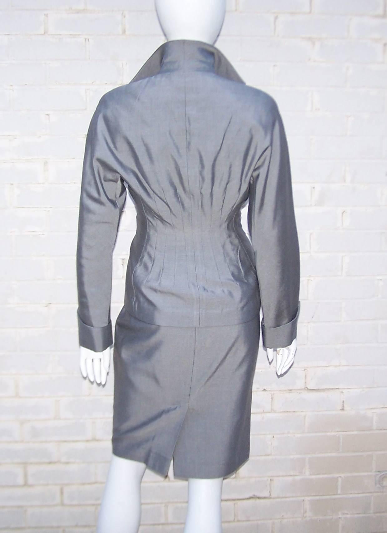 C.1980 Anne Klein Sharkskin Gray Skirt Suit With 1940's Inspiration In Good Condition In Atlanta, GA