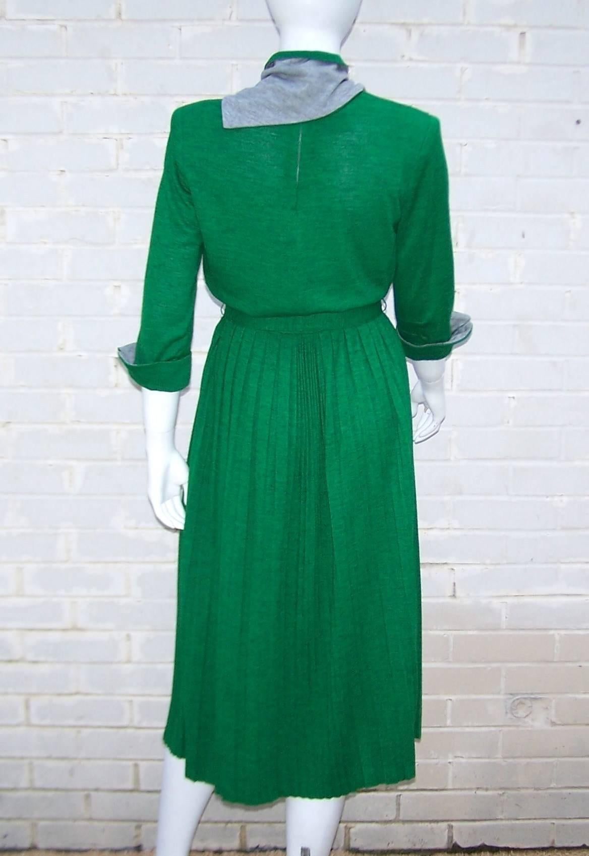 1940's Emerald Green & Gray Wool Knit Dress With Micro Pleating & Scarf In Excellent Condition In Atlanta, GA