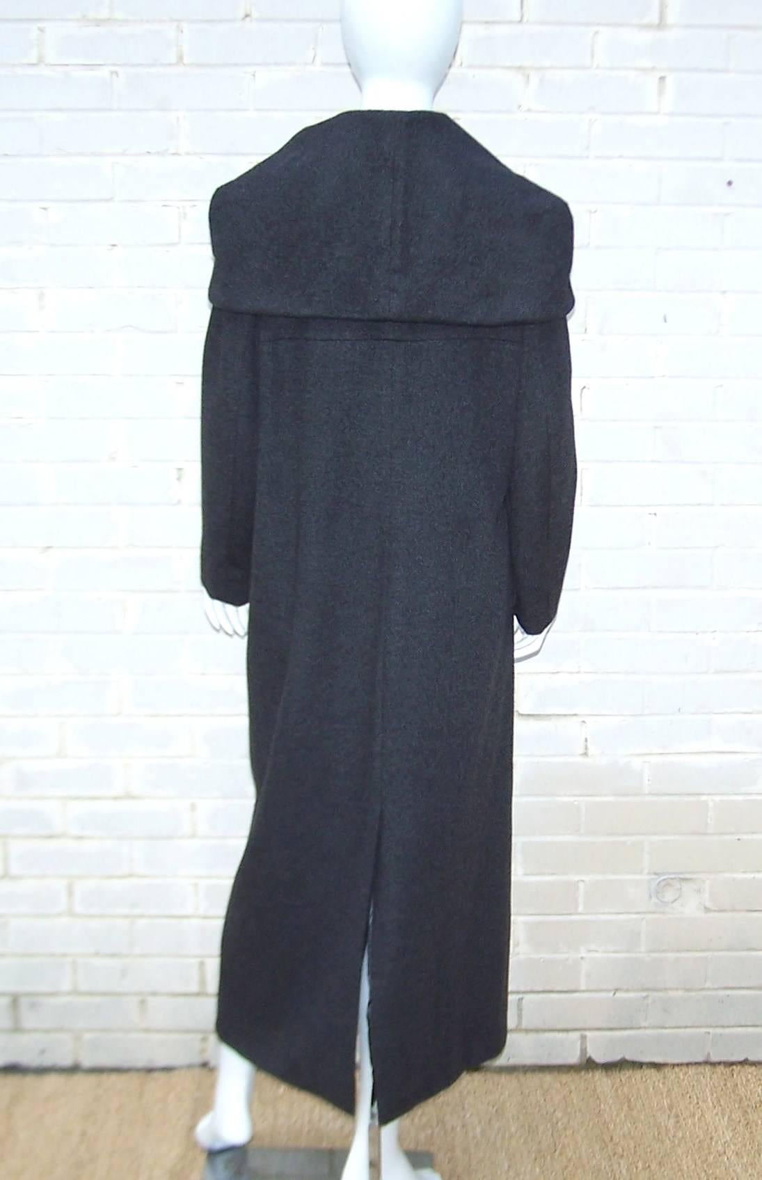Austere 1990's Tse Charcoal Gray Cashmere Coat With Shawl Style Capelet In Excellent Condition In Atlanta, GA