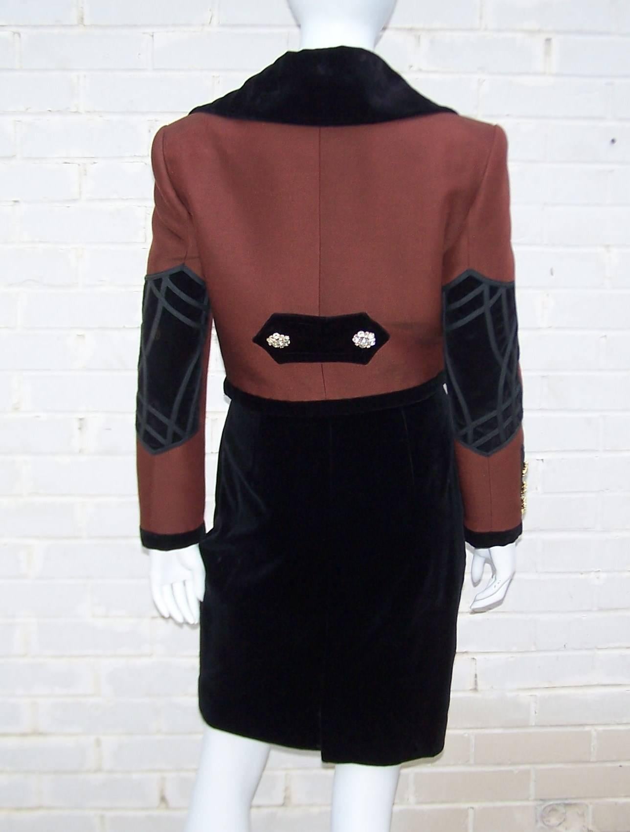 Traje de Noche Christian Lacroix de Terciopelo y Lana con Botones de Pedrería, C.1990 en Bueno estado para la venta en Atlanta, GA