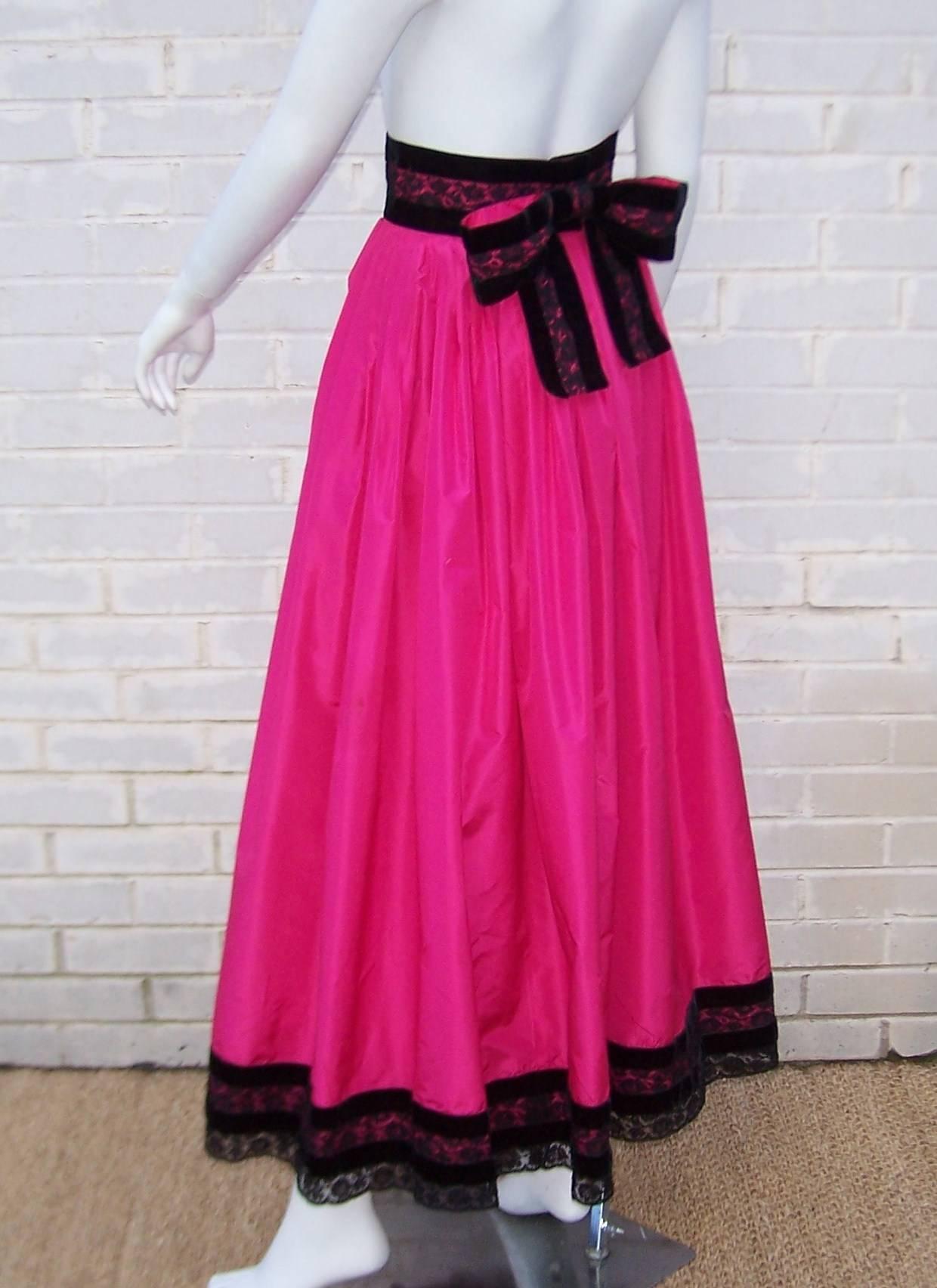 Oscar de la Renta Fuchsia Silk Taffeta Skirt With Velvet Details, 1980's In Good Condition In Atlanta, GA