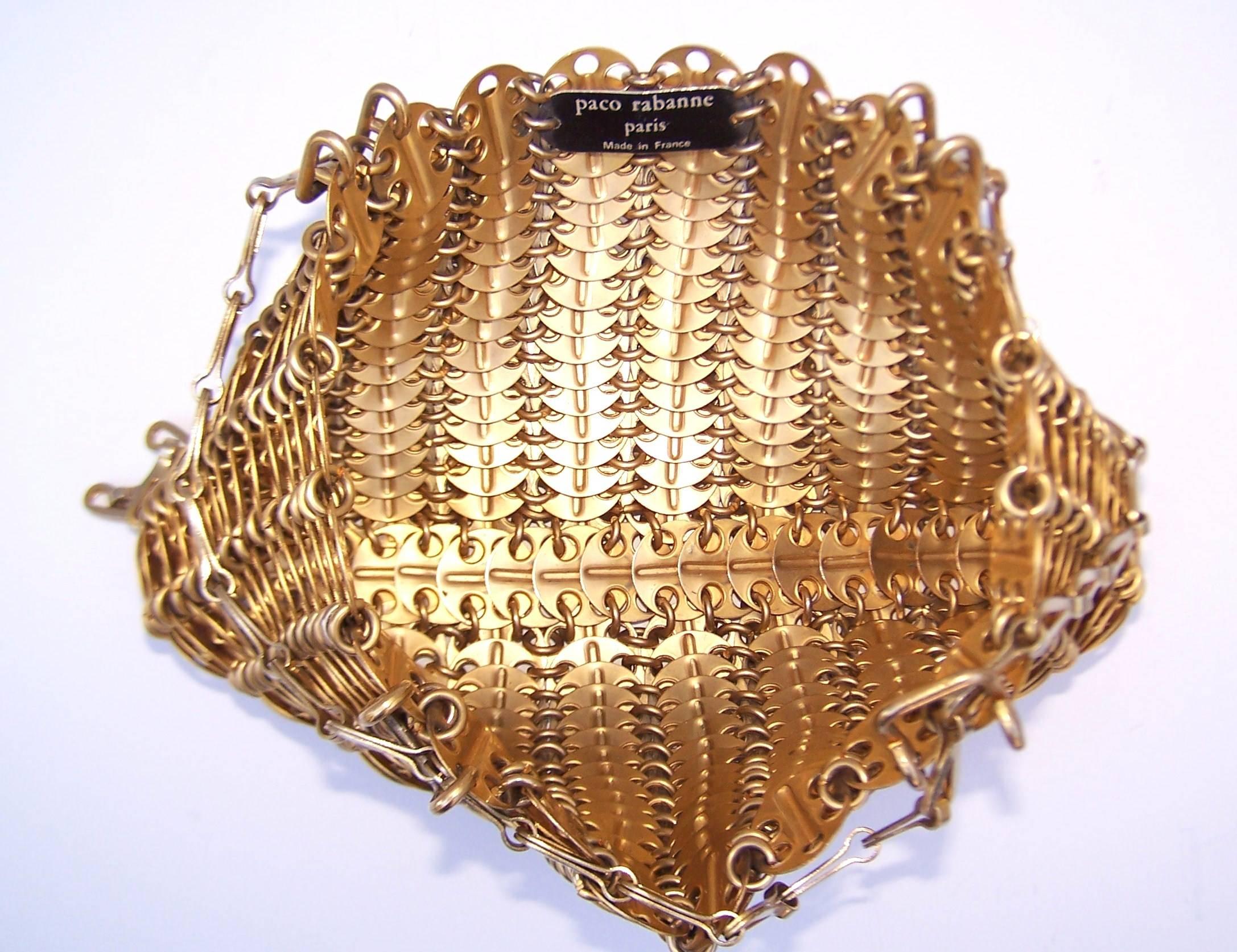 Iconic 1960's Paco Rabanne Space Age Gold Chain Mail Handbag & Earrings In Excellent Condition In Atlanta, GA