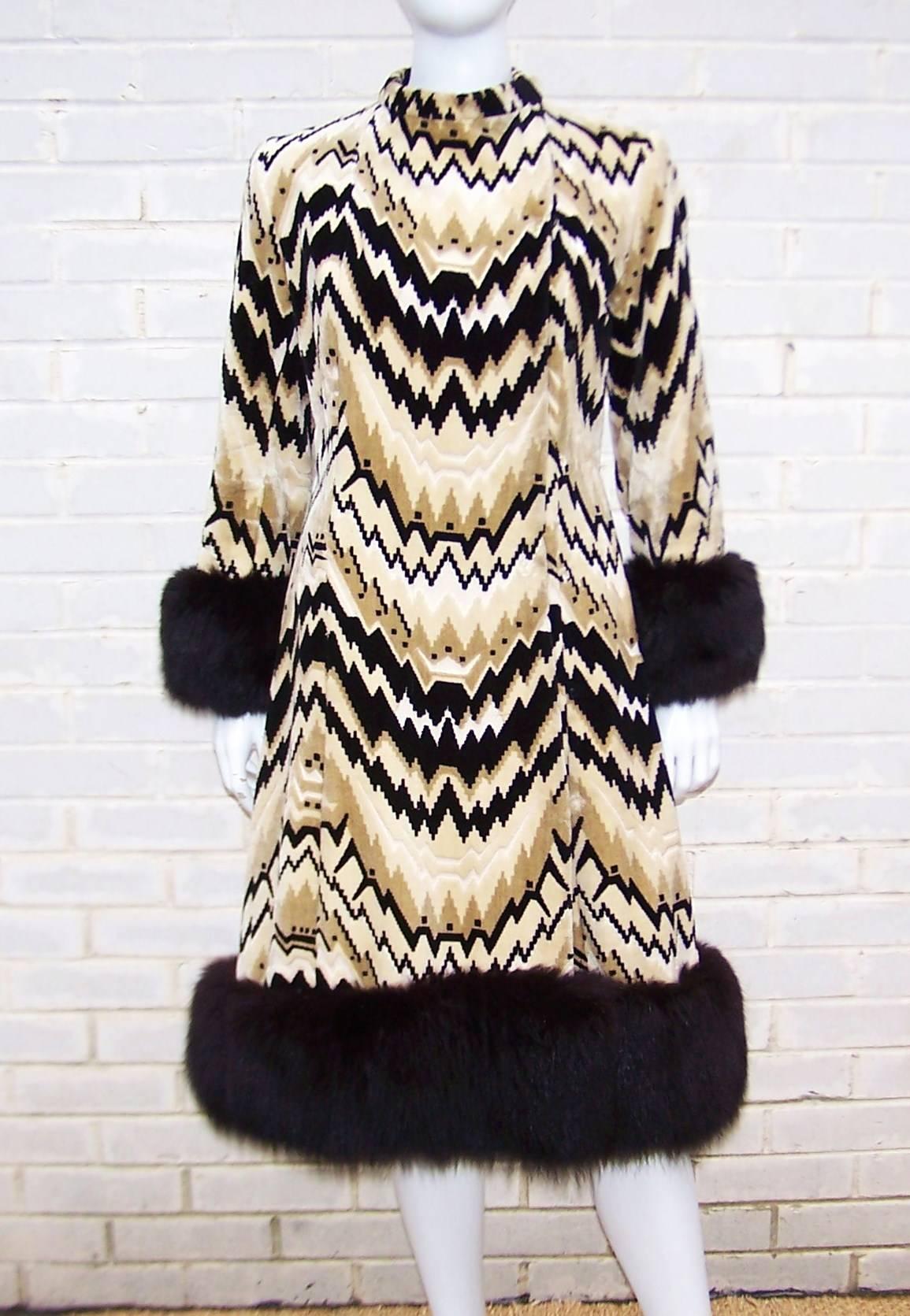This coat is phenomenal!  A fashionable piece of graphic art with the added bonus of a snuggly wrap.  The heavy cut velvet fabric is an eye popping chevron design in black, creme and tan.  As if that wasn't sumptuous enough, the hem and cuffs are