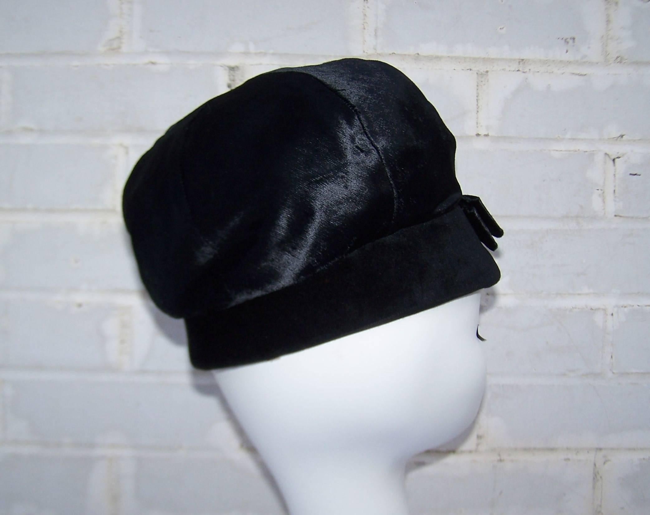 Mr. John Jr. Mod Black Faux Fur & Velvet Hat With Bow, 1960’s In Good Condition In Atlanta, GA