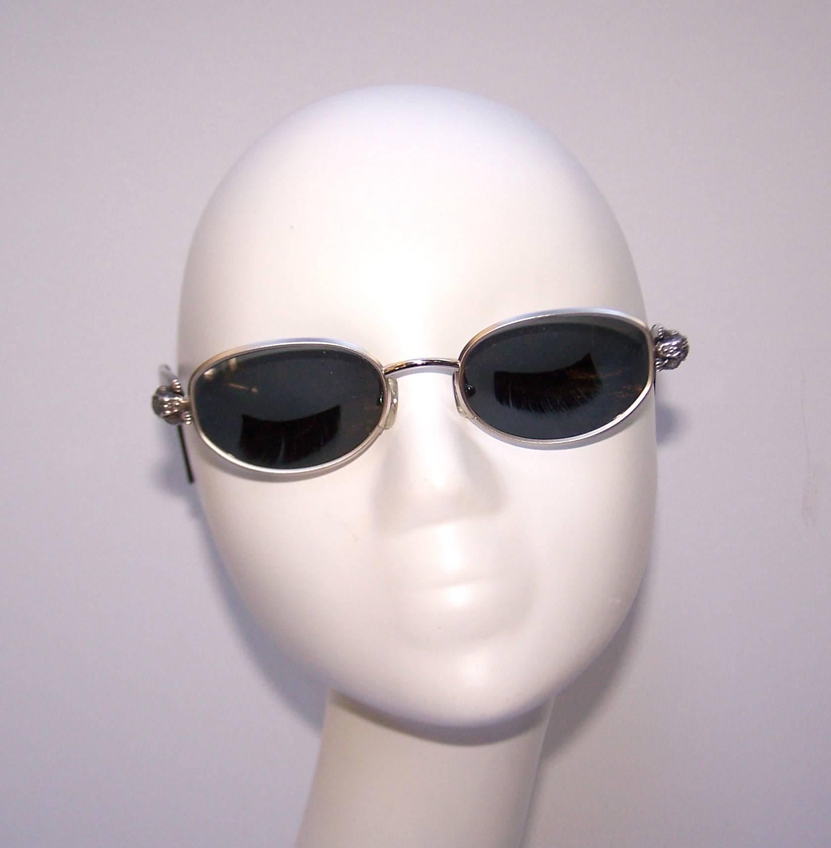 C.1990 Kieselstein-Cord Silver Frog Sunglasses With Gray Lenses In Excellent Condition In Atlanta, GA