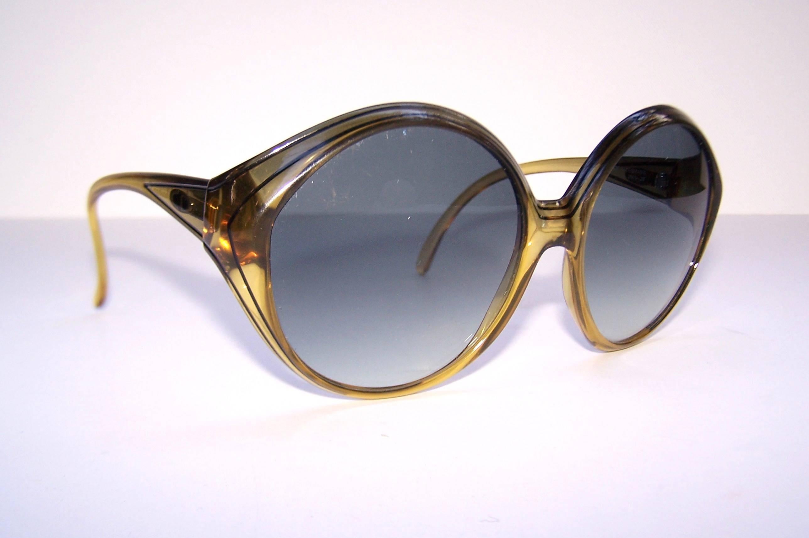 Oversized 1970's Christian Dior Optyl Sunglasses With Gradient Blue Lenses In Excellent Condition In Atlanta, GA