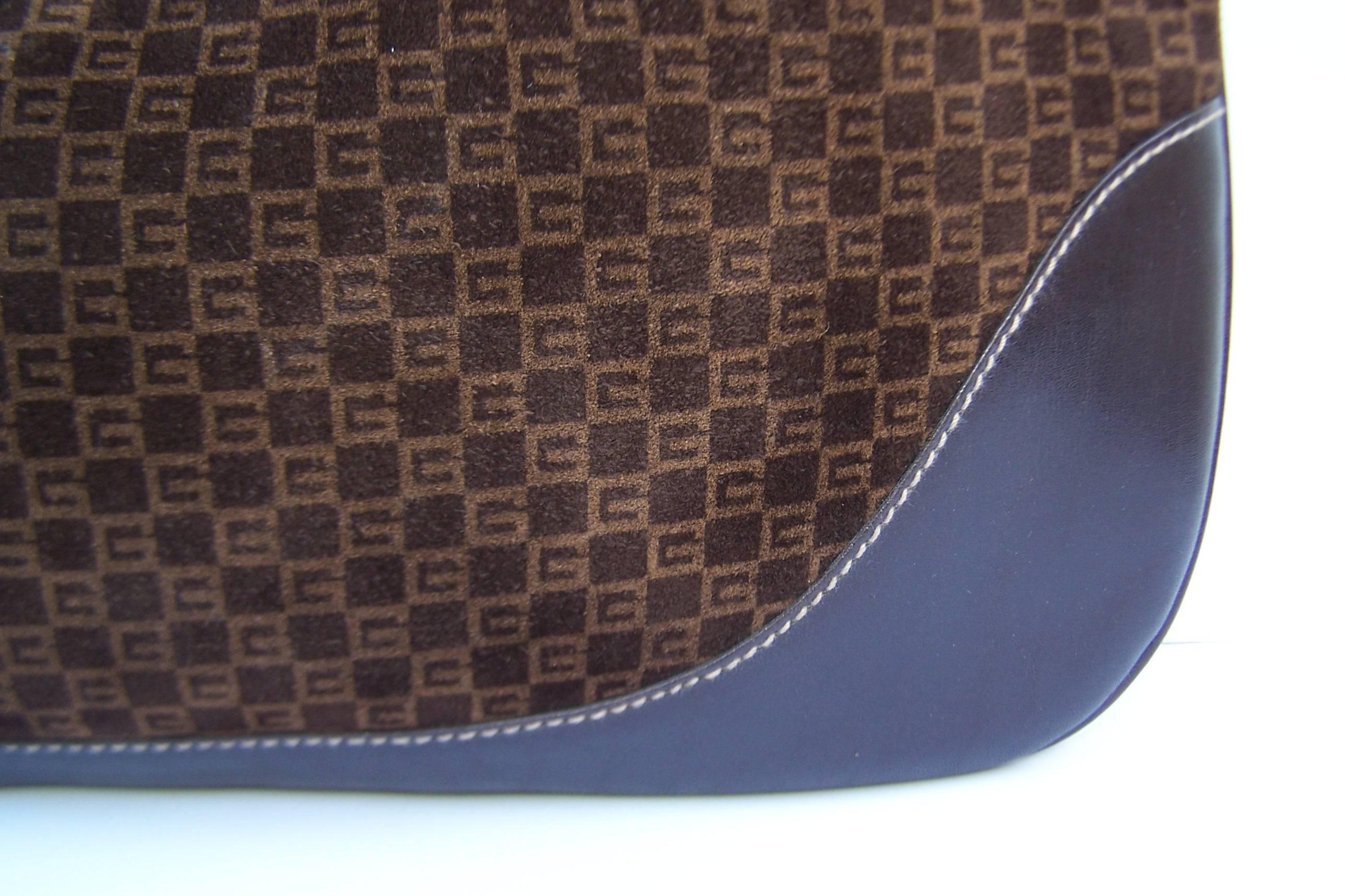 1970's Gucci Jackie O Logo Brown Suede Handbag With Heavy Metal Lock 3