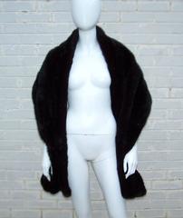 Chic & Glam anni '50 Pierre Balmain, pelliccia di visone nera, avvolto in una stola