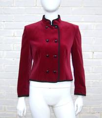 C.1980 Jaeger - Veste de velours rouge cerise style clocher