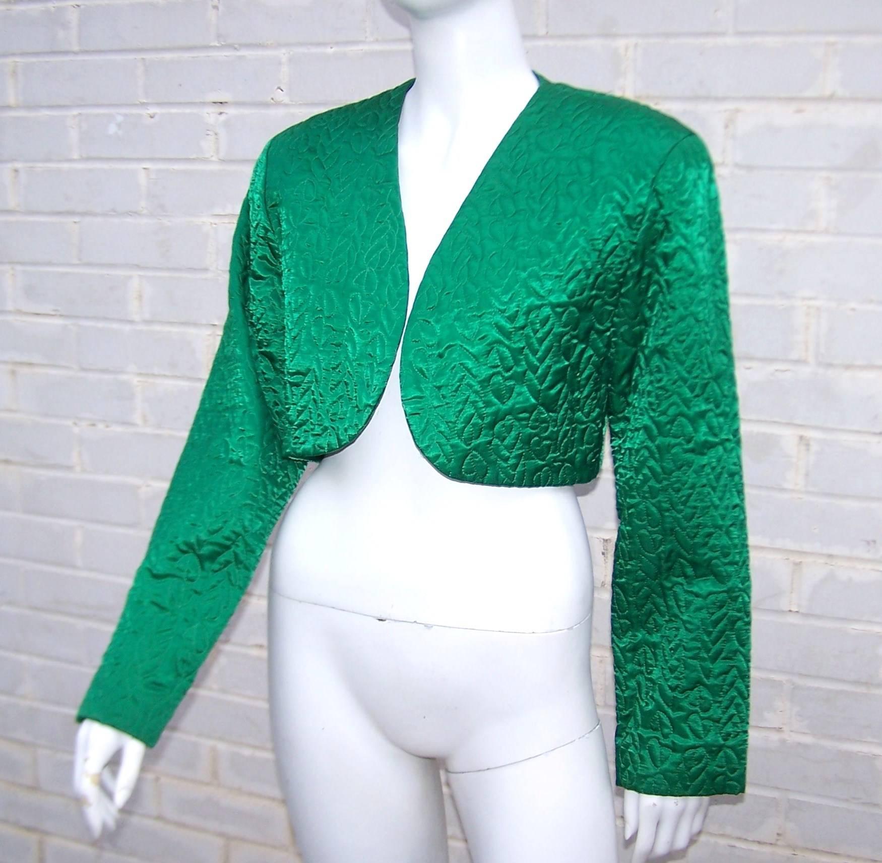 C.1980 Perry Ellis Emerald Green Quilted Satin Cropped Jacket In Excellent Condition In Atlanta, GA