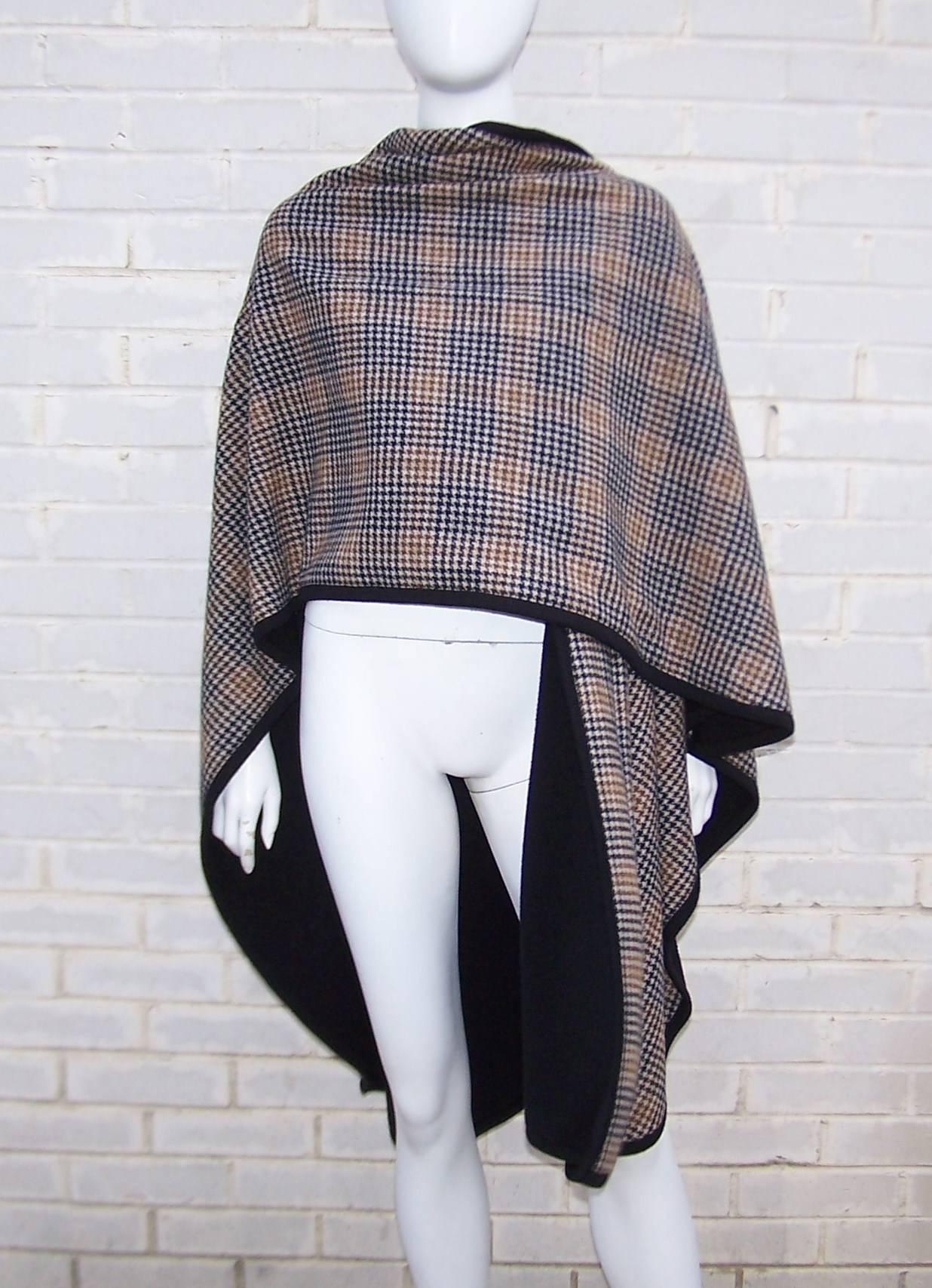 Women's Reversible 1980's Black & Brown Houndstooth Wool Wrap Cape