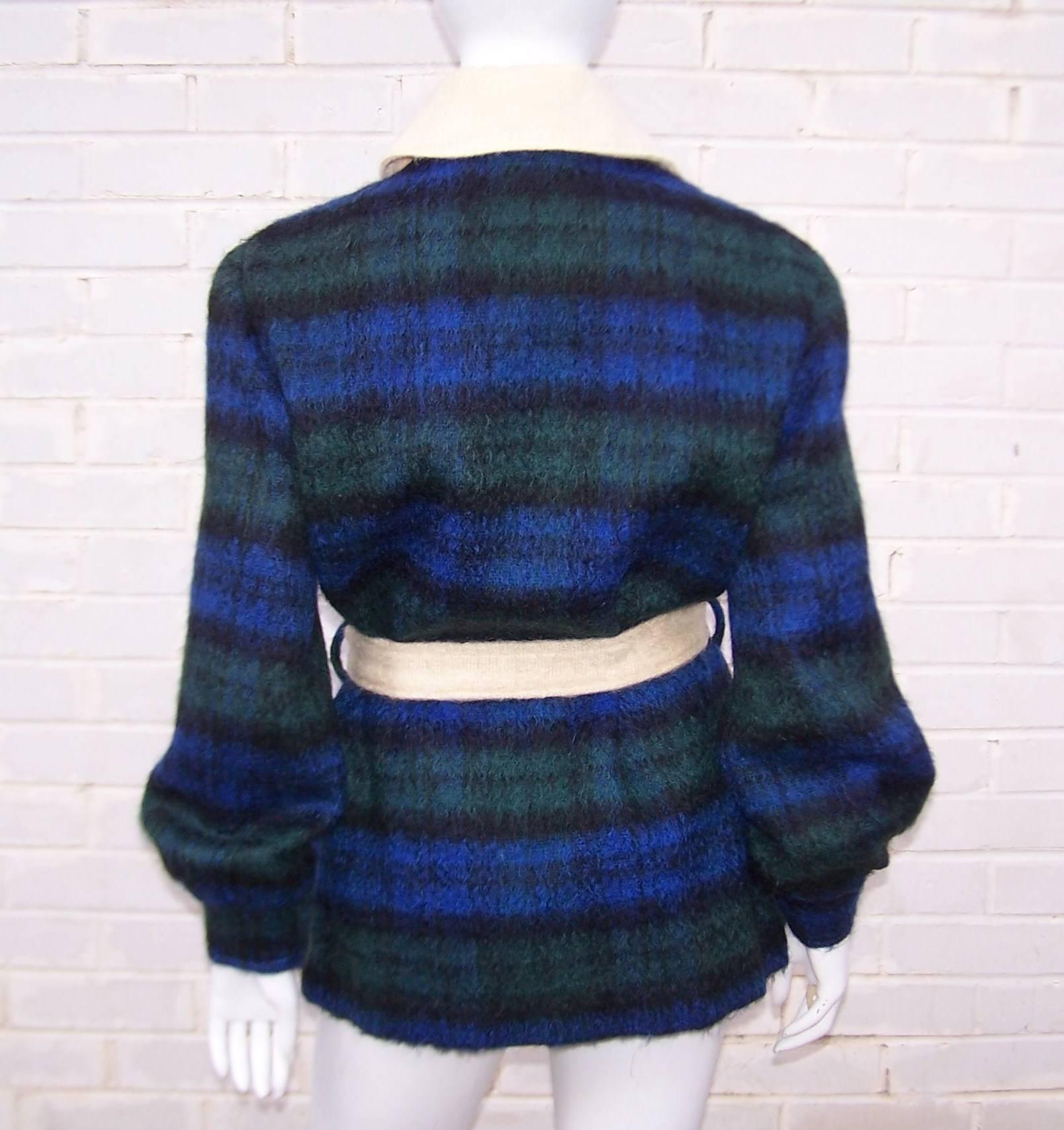 Cozy C.1950 Plaid Scottish Mohair Car Coat Jacket In Excellent Condition In Atlanta, GA