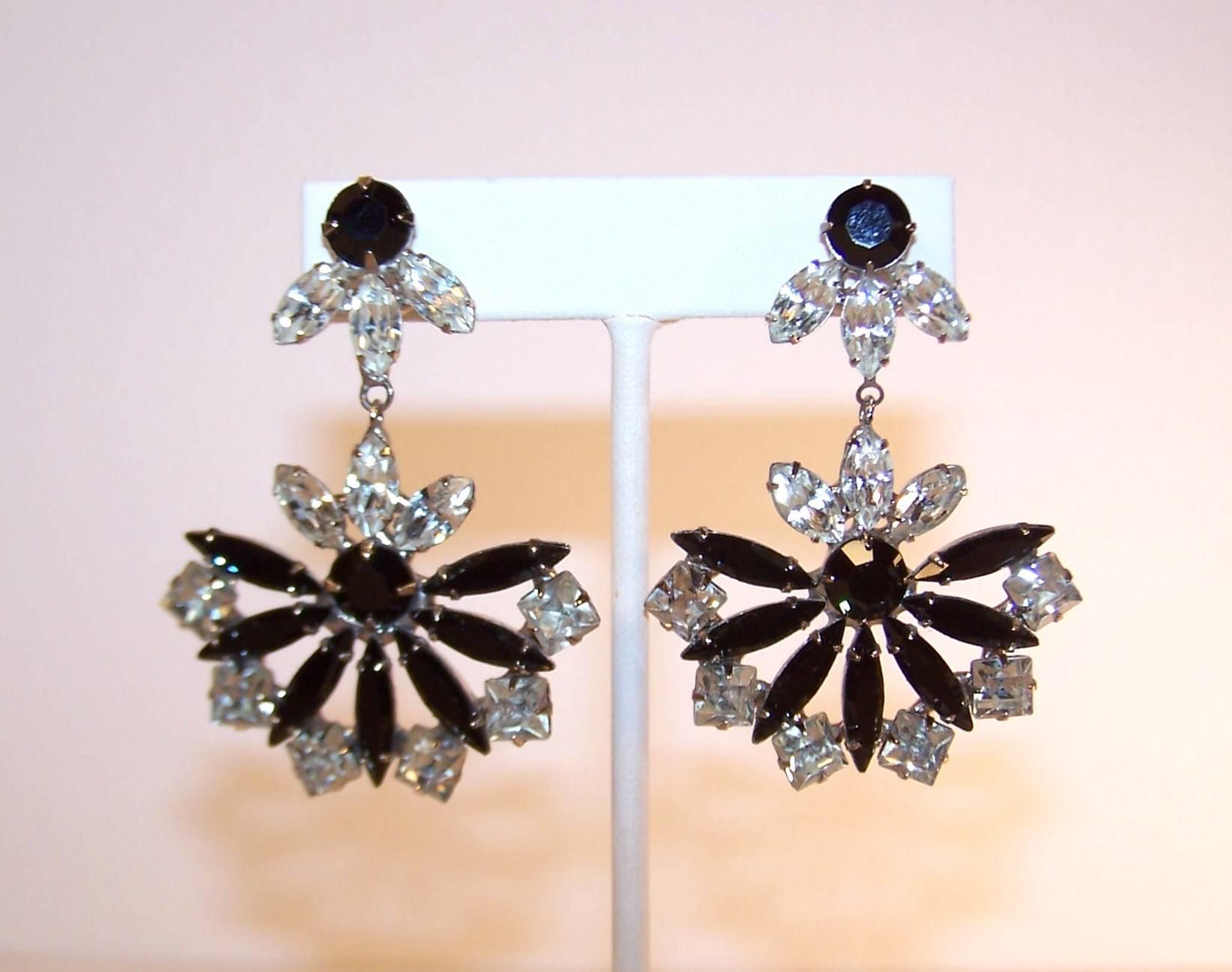 1970's Art Deco Inspired Black Rhinestone Dangle Earrings  In Excellent Condition In Atlanta, GA