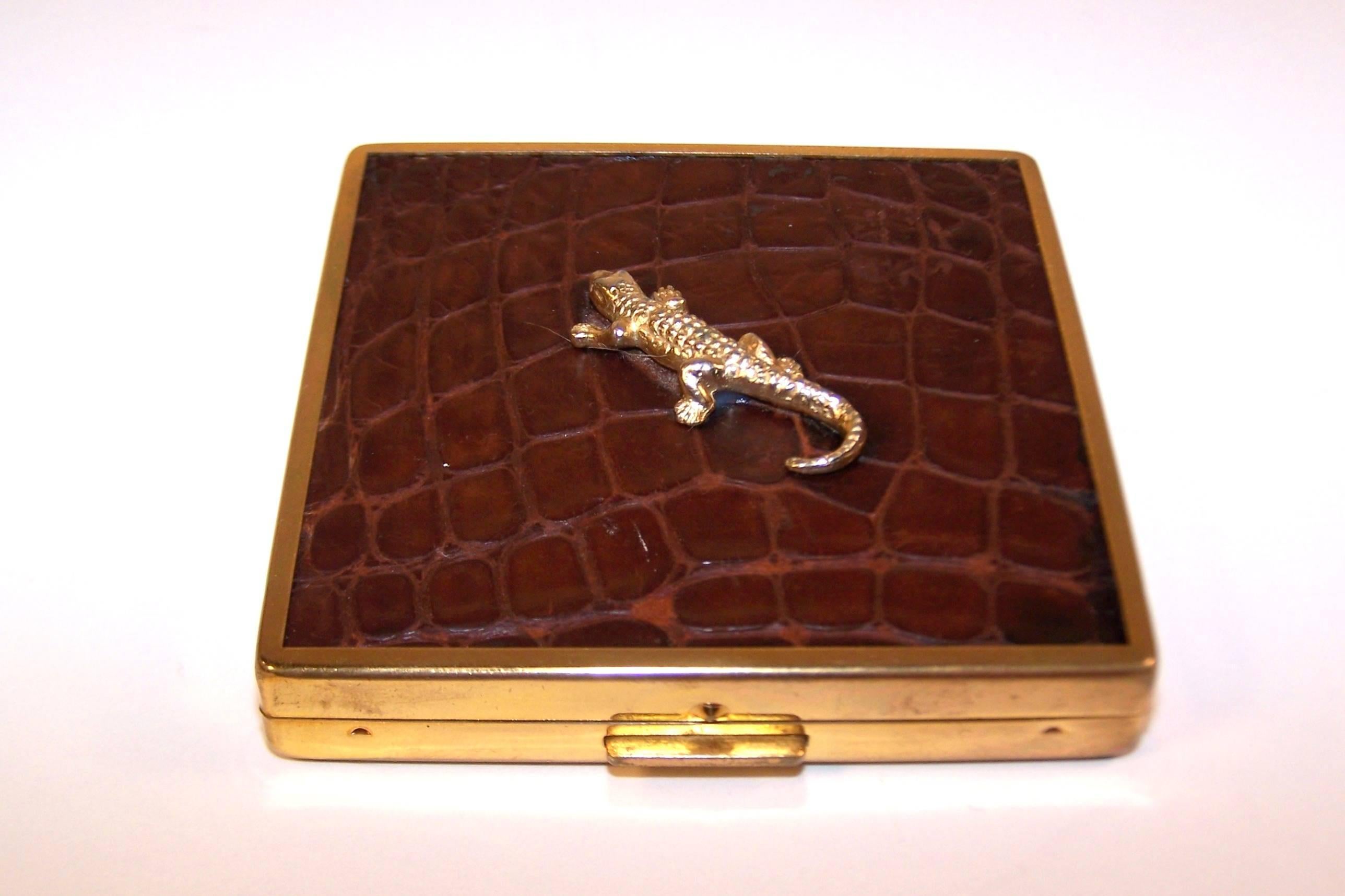 Alligators Abound 1950's Ciner Leather Covered Powder Compact With Lipstick In Good Condition In Atlanta, GA