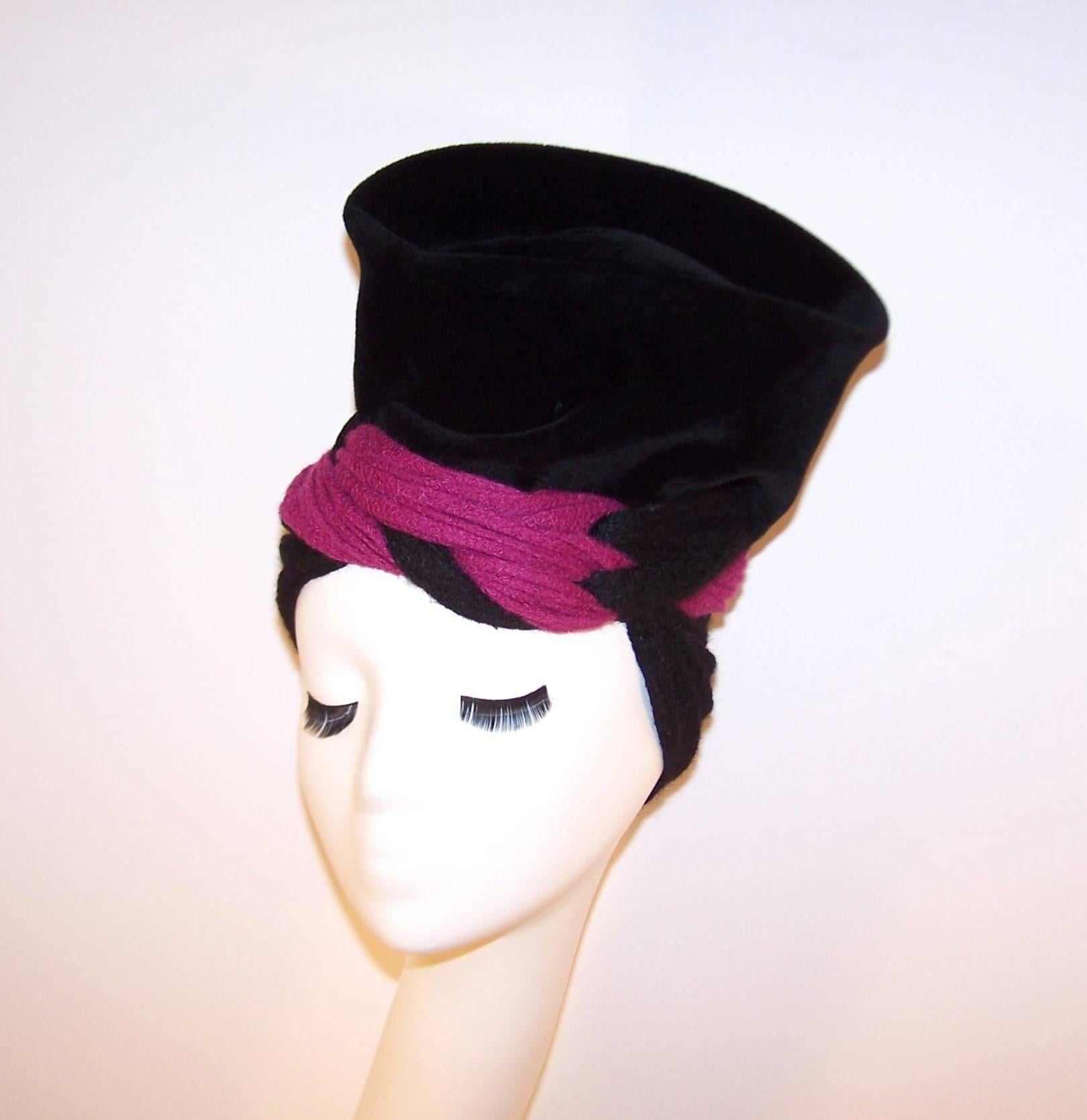 Avant-Garde C.1940 Black Velvet Hat With Fuchsia Wool Snood In Excellent Condition In Atlanta, GA