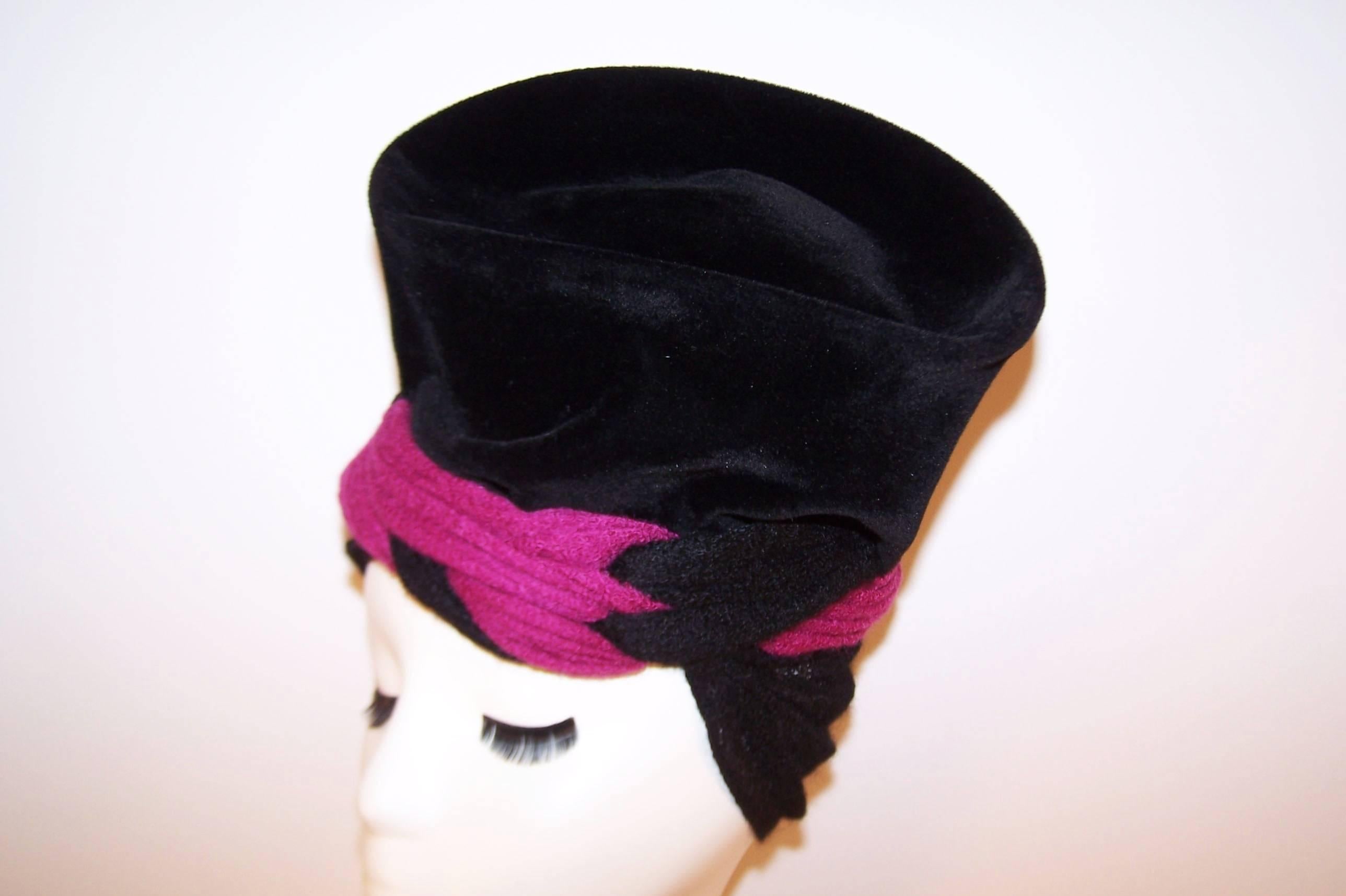 Avant-Garde C.1940 Black Velvet Hat With Fuchsia Wool Snood 5