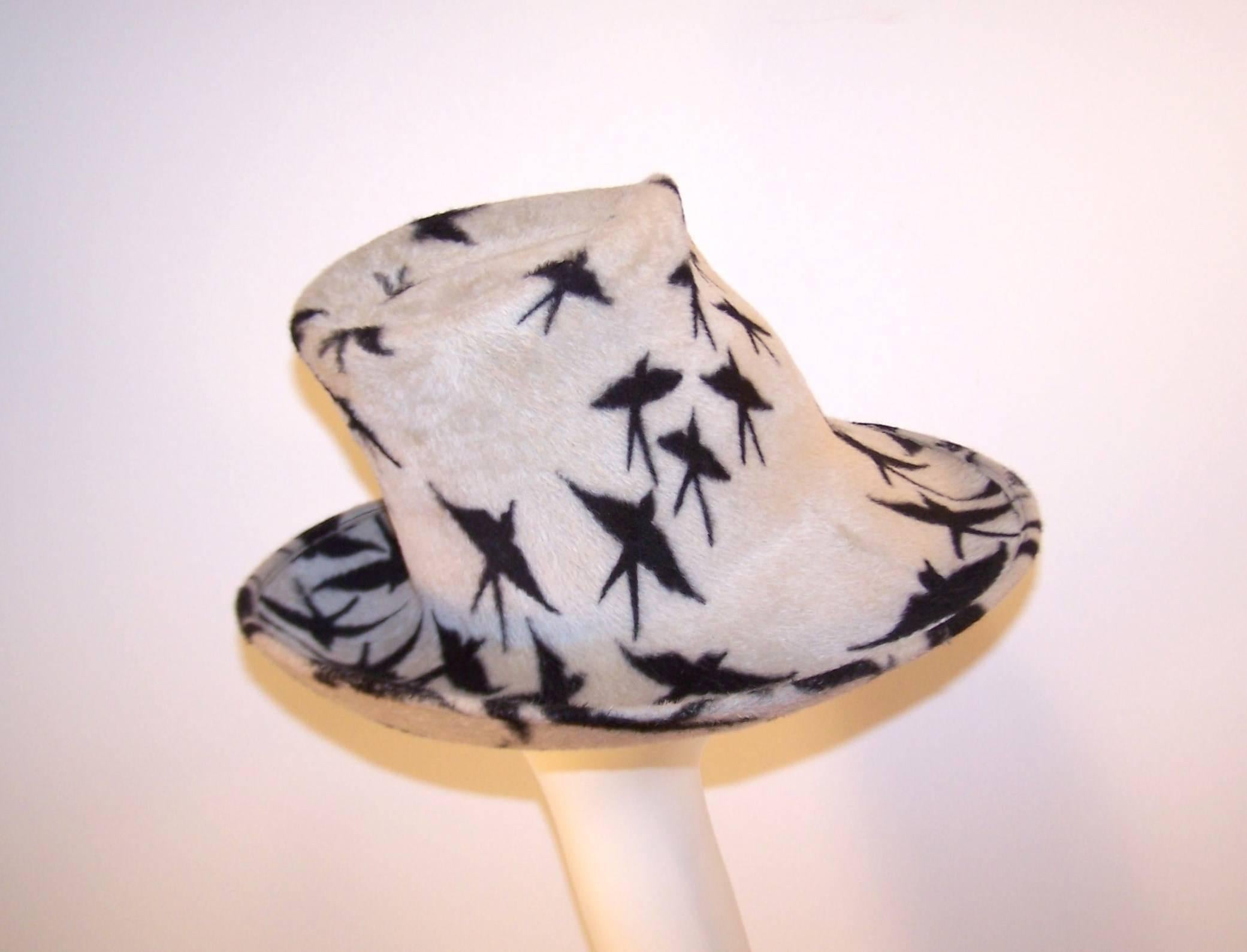 Sculptural Philip Treacy Stylized Wool Fedora With Bird Motif In Excellent Condition In Atlanta, GA