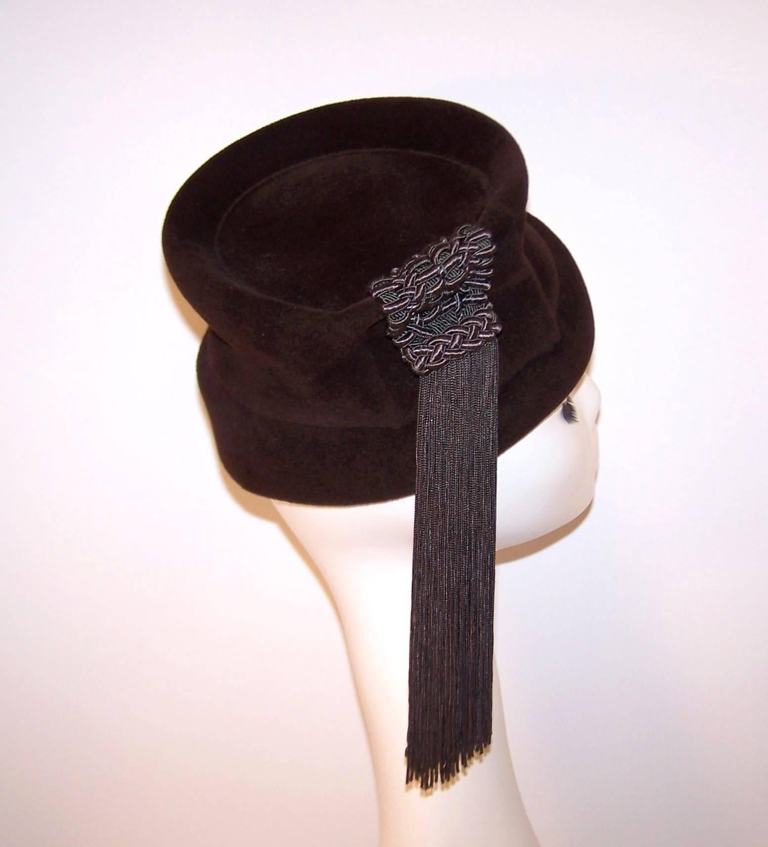 C.1940 Marion Valle Brown Wool Hat With Silk Tassel In Excellent Condition In Atlanta, GA