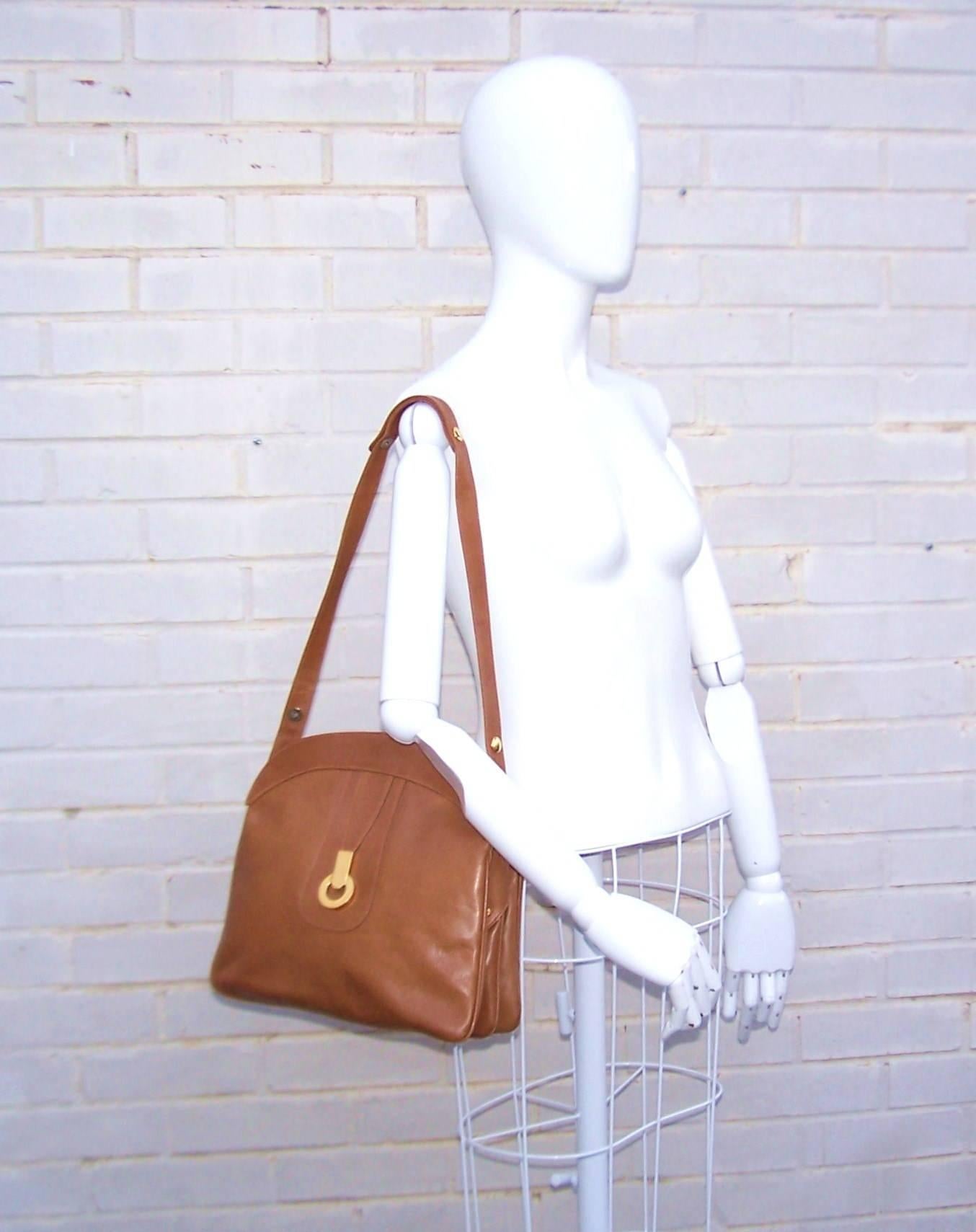 Brown Classic 1970's Italian Leather Adjustable Strap Handbag