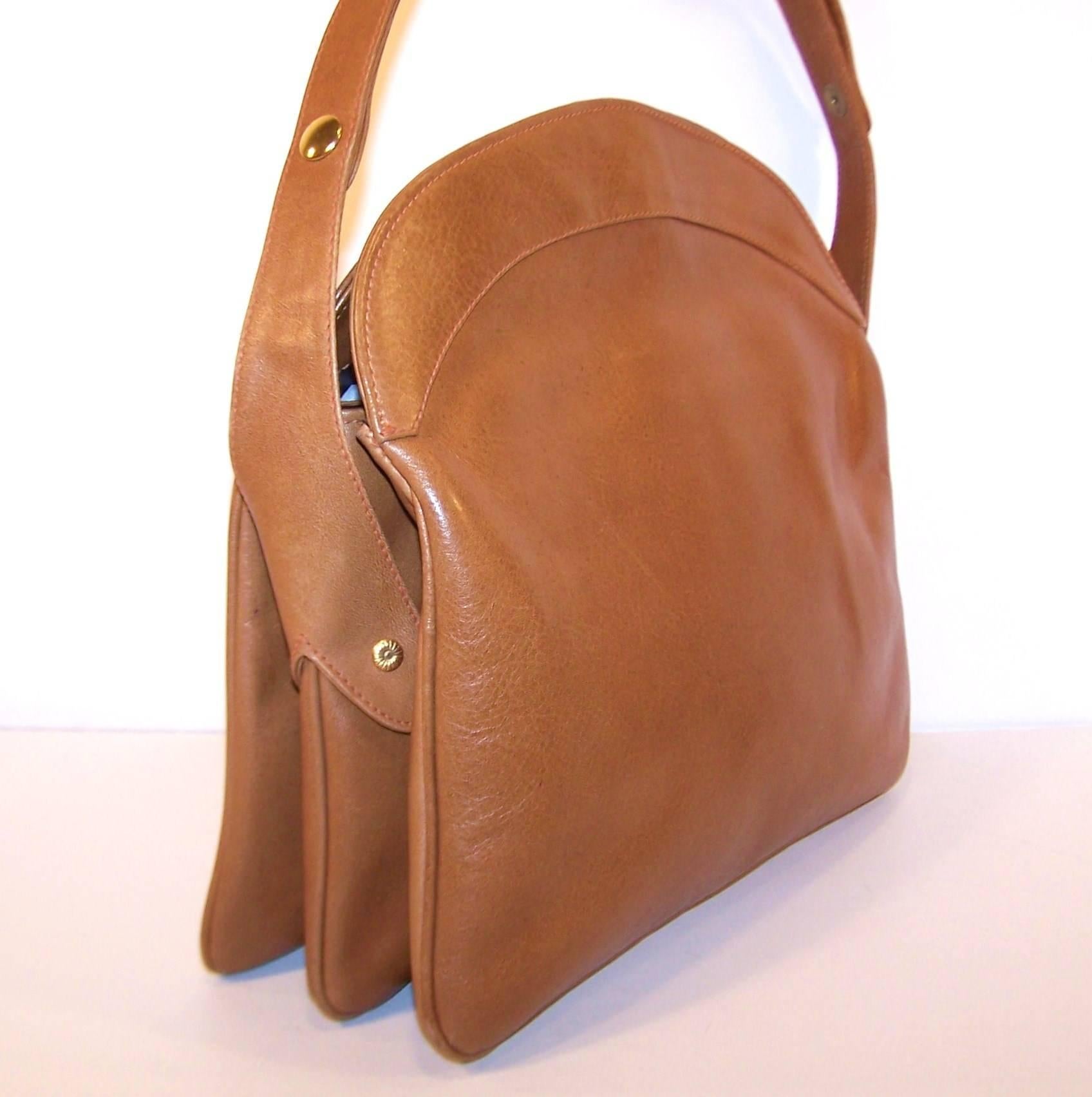 Women's Classic 1970's Italian Leather Adjustable Strap Handbag