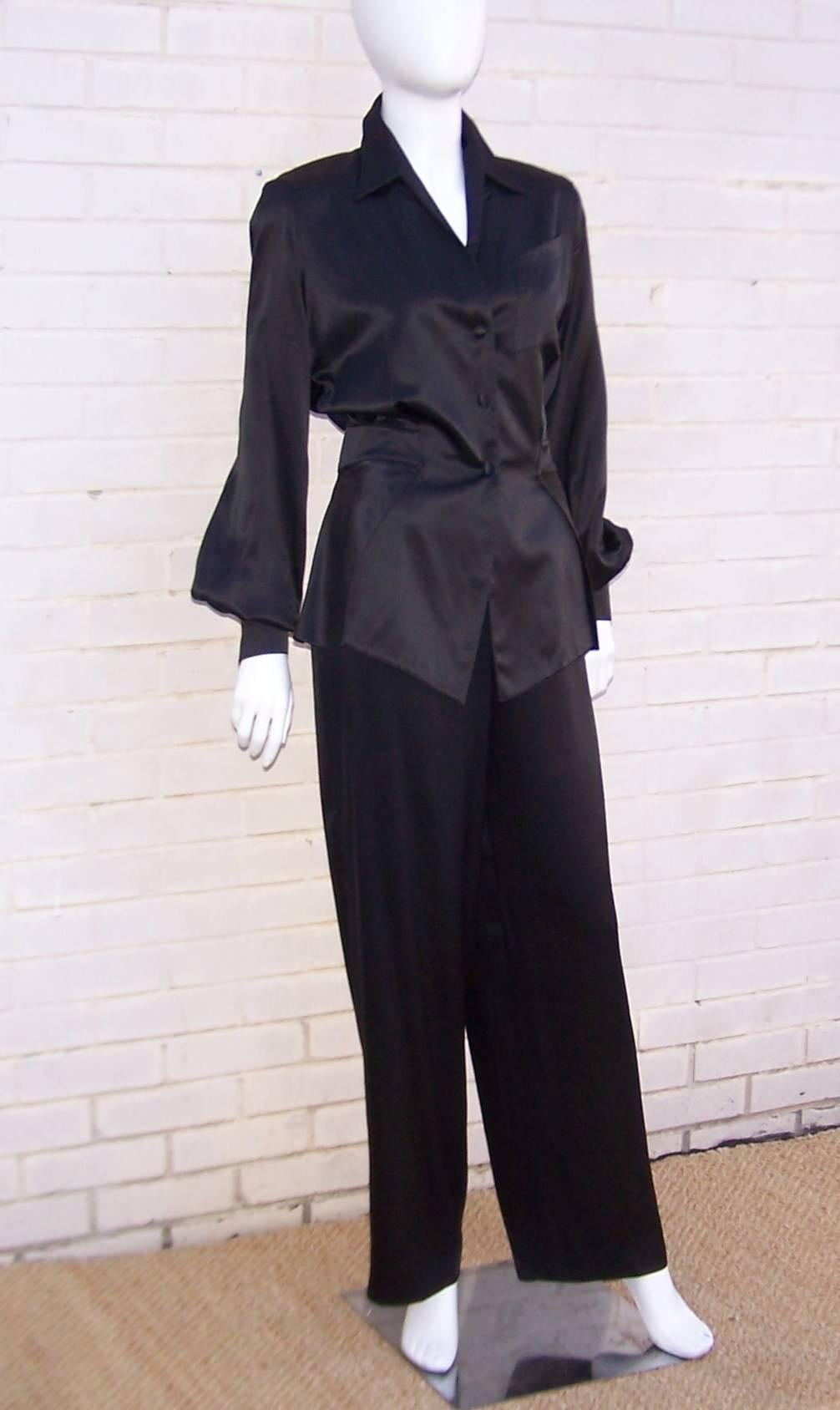 Thierry Mugler expertly mixes a 1940's smoking jacket style with modern sensibilities to create a versatile evening pajama ensemble perfect for hostess wear or an evening on the town.  The top has button covered snaps at the front with soft shoulder