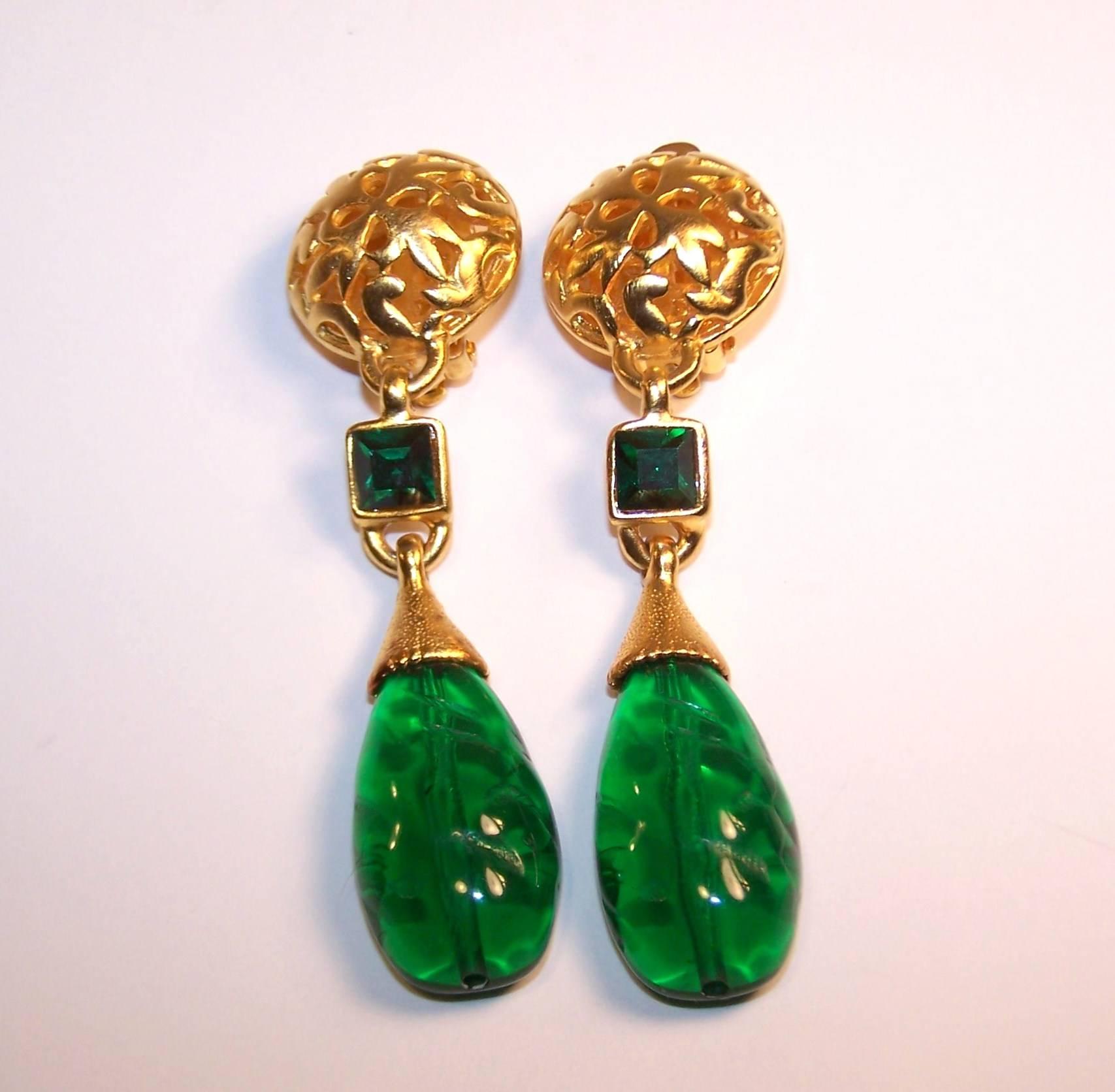 1980's Ben Amun Emerald Green & Gold Dangle Clip On Earrings 1