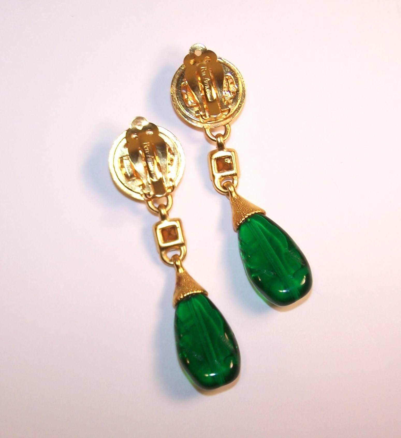 1980's Ben Amun Emerald Green & Gold Dangle Clip On Earrings 2