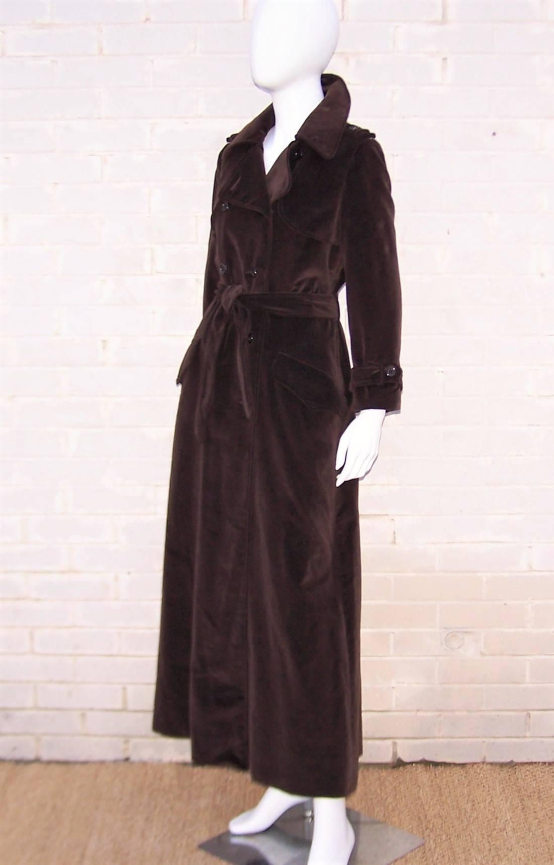 Dramatic 1970's Clavin Klein Brown Velvet Maxi Length Trench Coat In Excellent Condition In Atlanta, GA