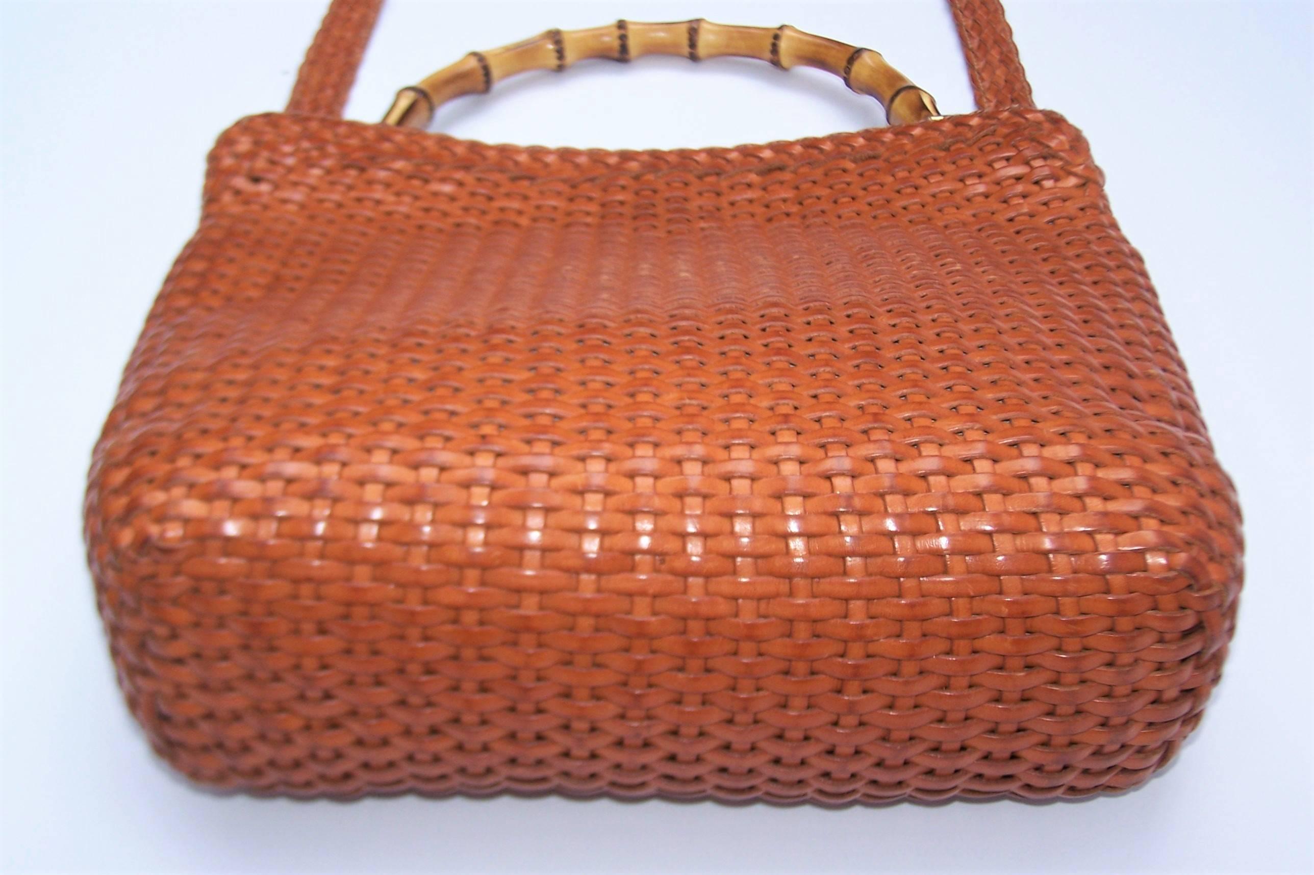 C.1990 Gucci Cognac Woven Leather Handbag With Bamboo Handle In Excellent Condition In Atlanta, GA