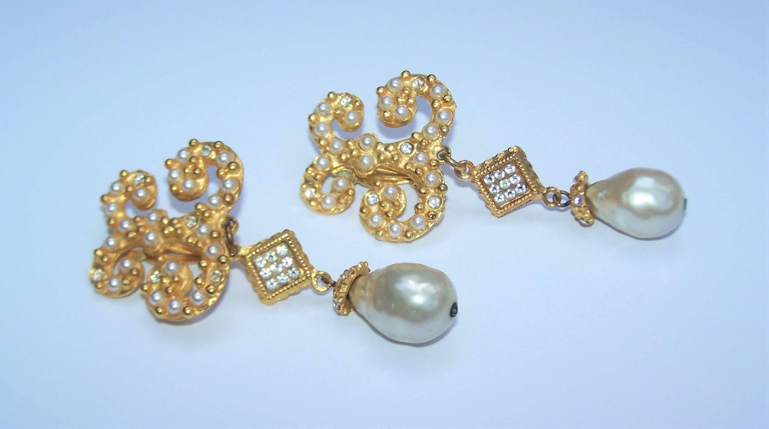 Women's Glam 1980's Gerard Yosca Gold Tone Pearl Dangle Earrings