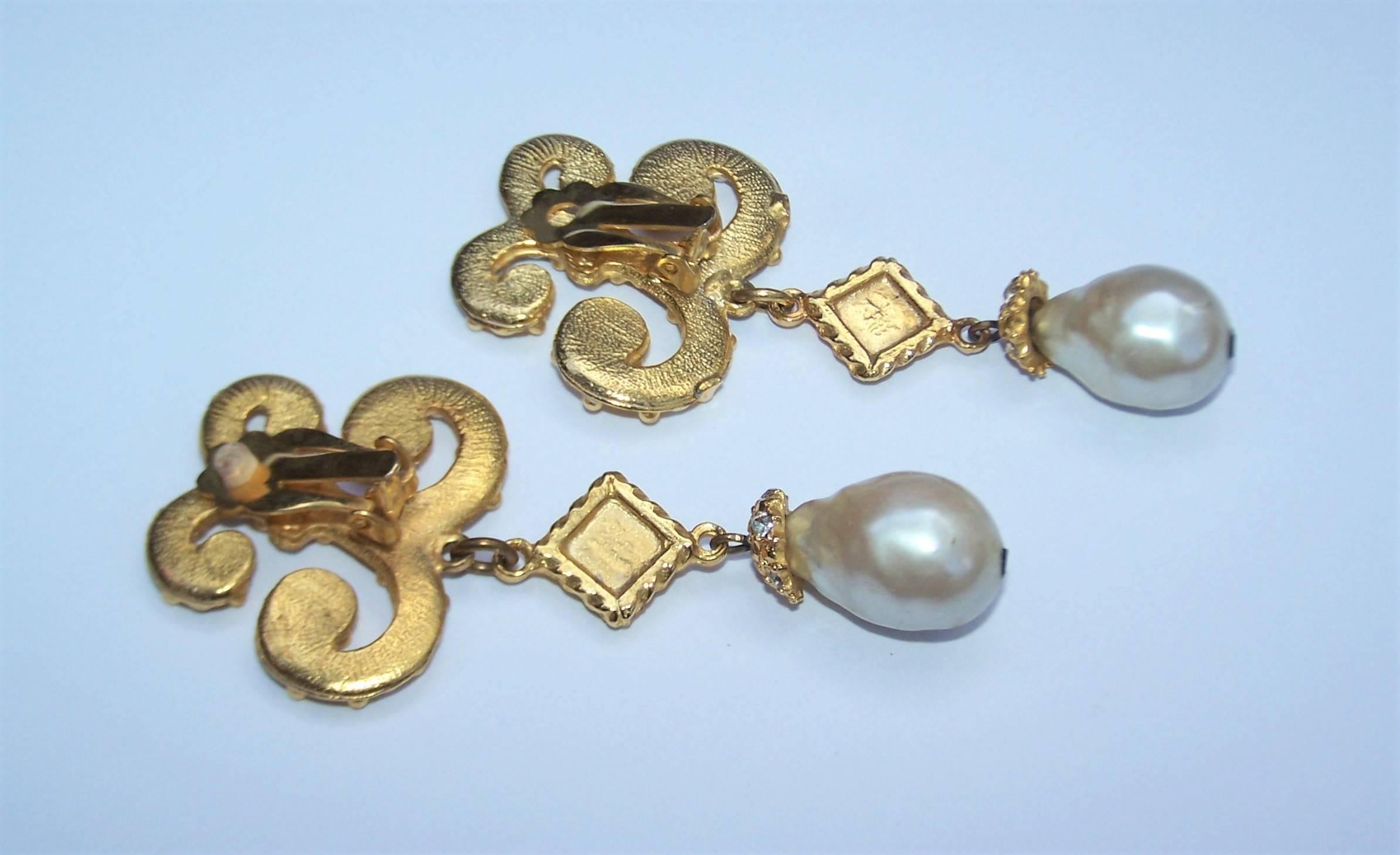 Glam 1980's Gerard Yosca Gold Tone Pearl Dangle Earrings 1