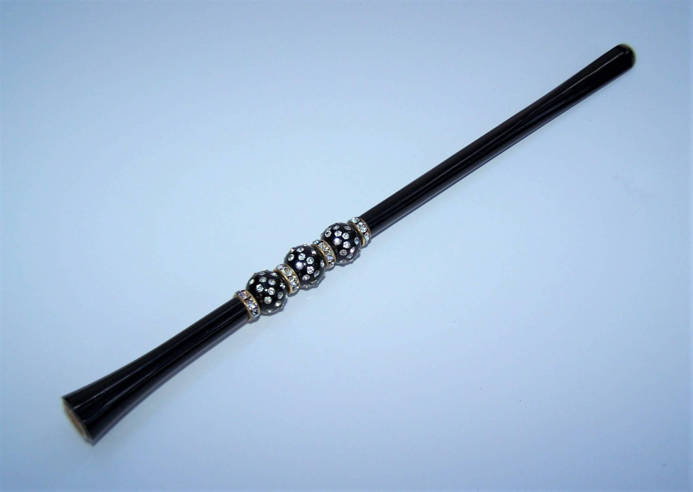 Smoke in vintage style with this 1950's glam cigarette holder reminiscent of 1920's flapper fashions.  The art deco design features a black plastic body measuring 8.88
