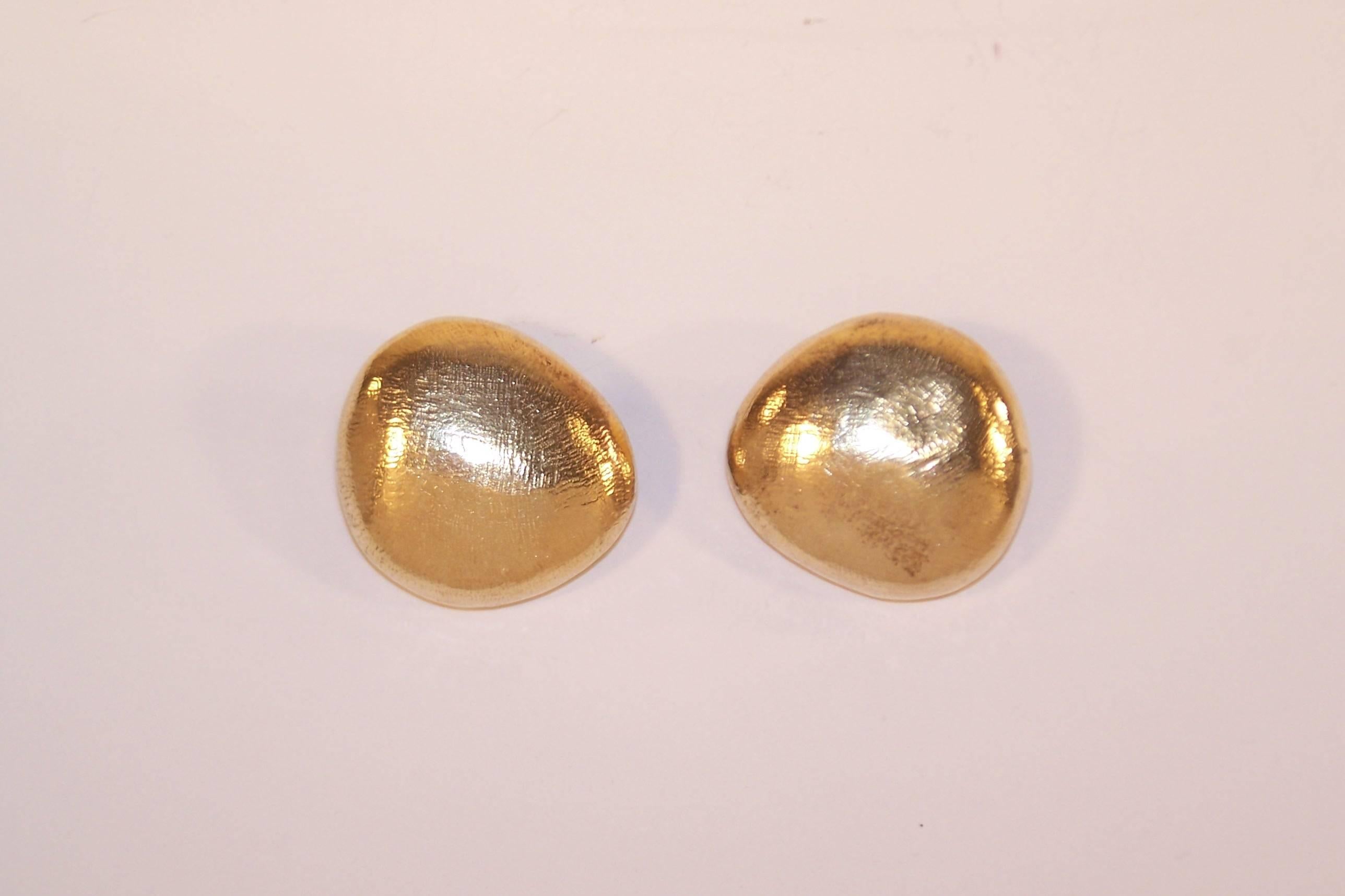 C.1990 John Iversen Sterling Silver Vermeil Pebble Earrings In Good Condition In Atlanta, GA