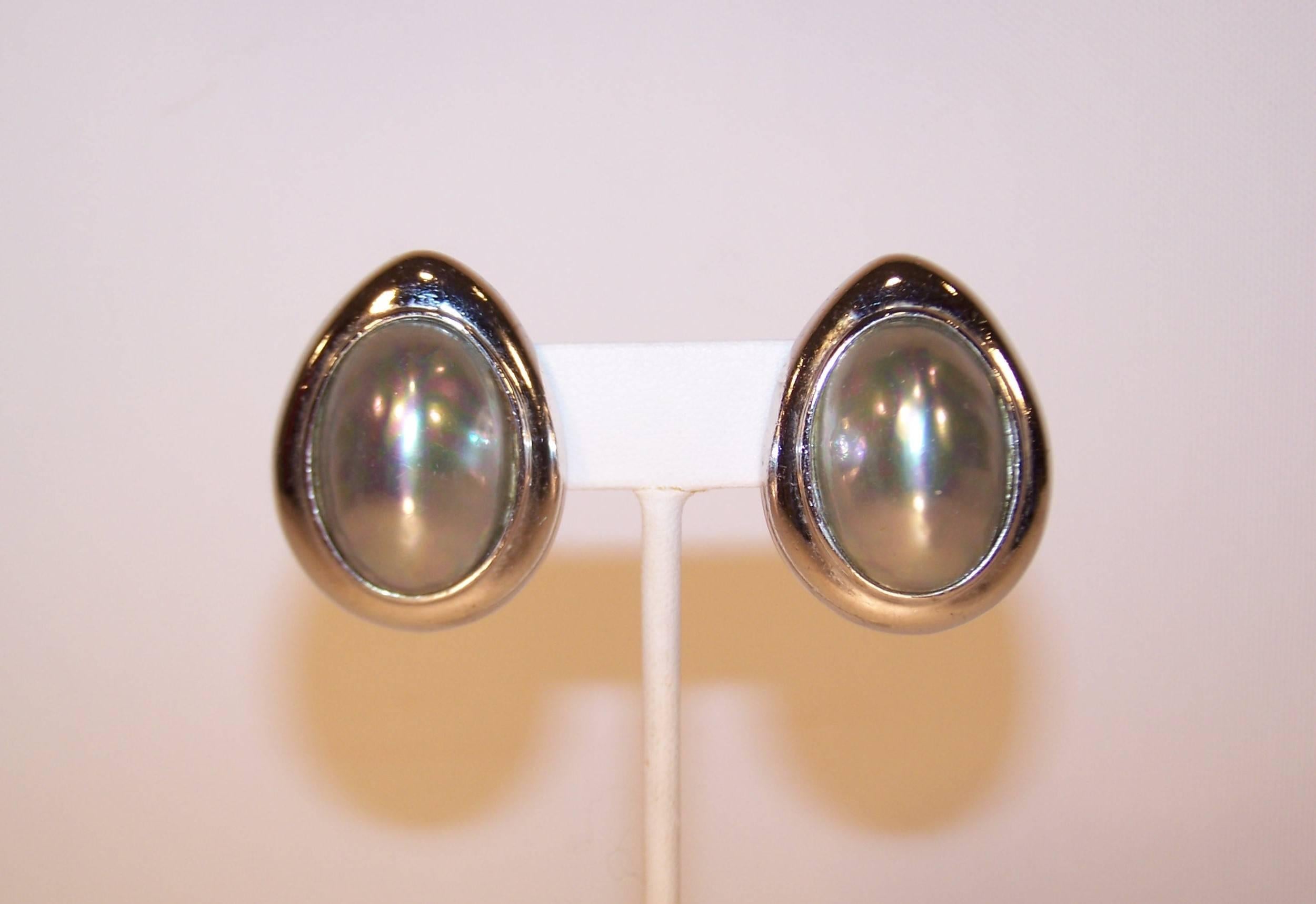 Cabochon 1980's Ciner Egg Shaped Silver Tone Pearl Earrings