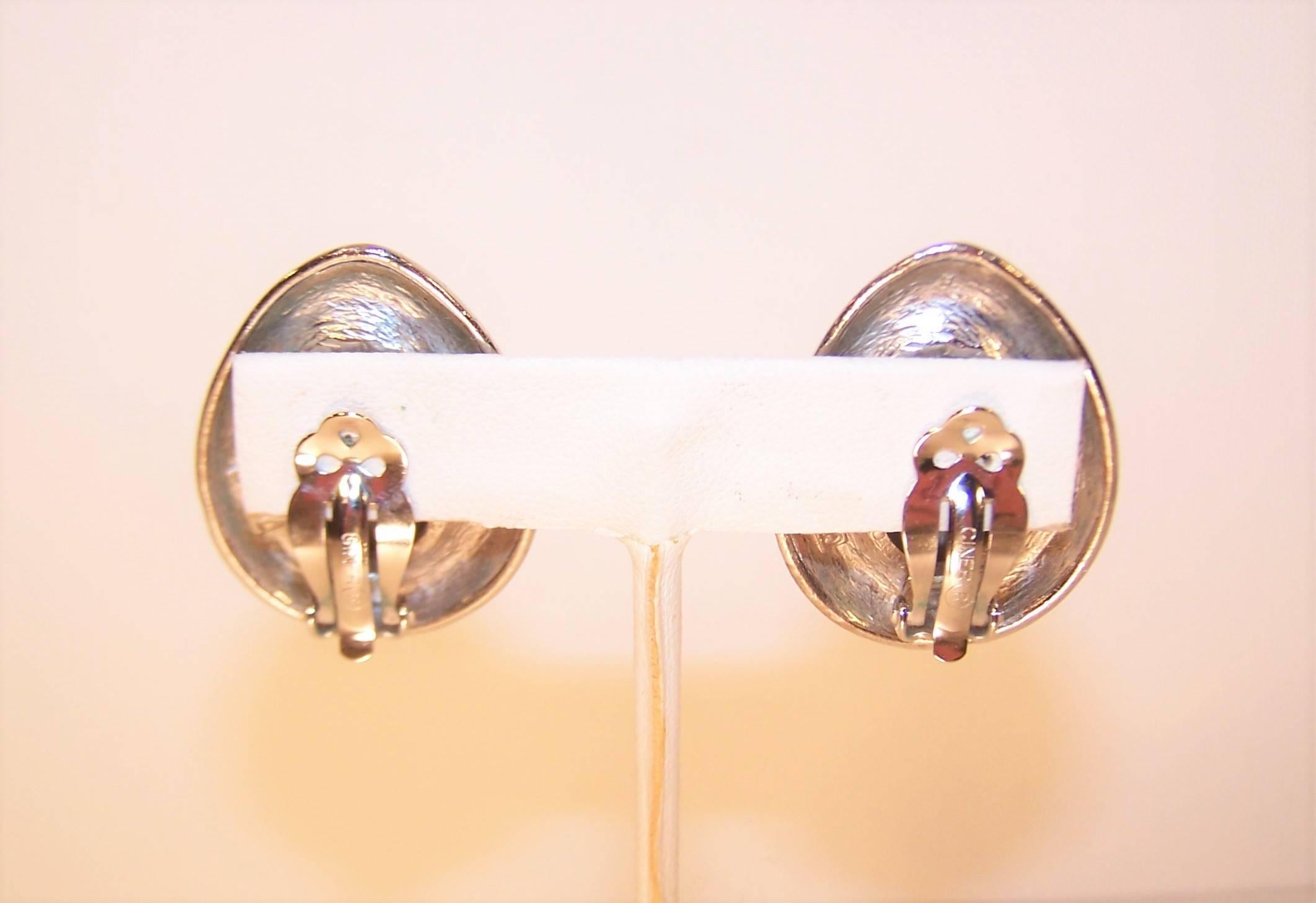 1980's Ciner Egg Shaped Silver Tone Pearl Earrings In Good Condition In Atlanta, GA