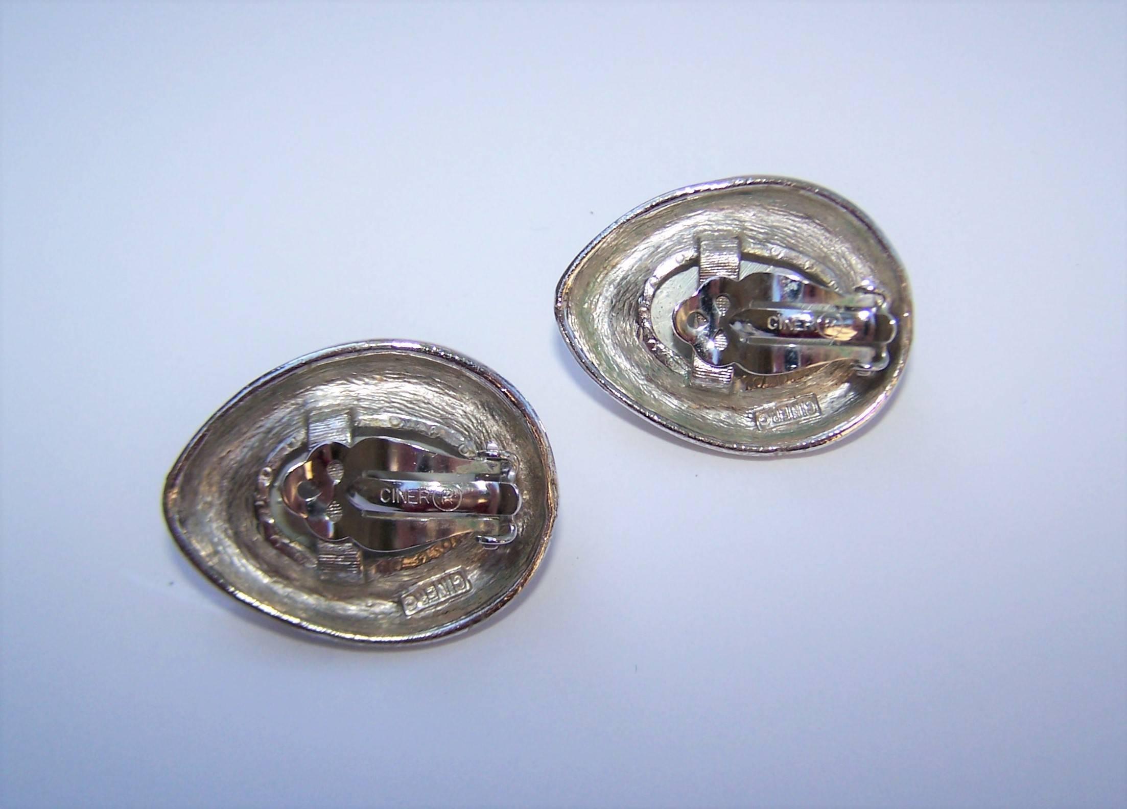 1980's Ciner Egg Shaped Silver Tone Pearl Earrings 1