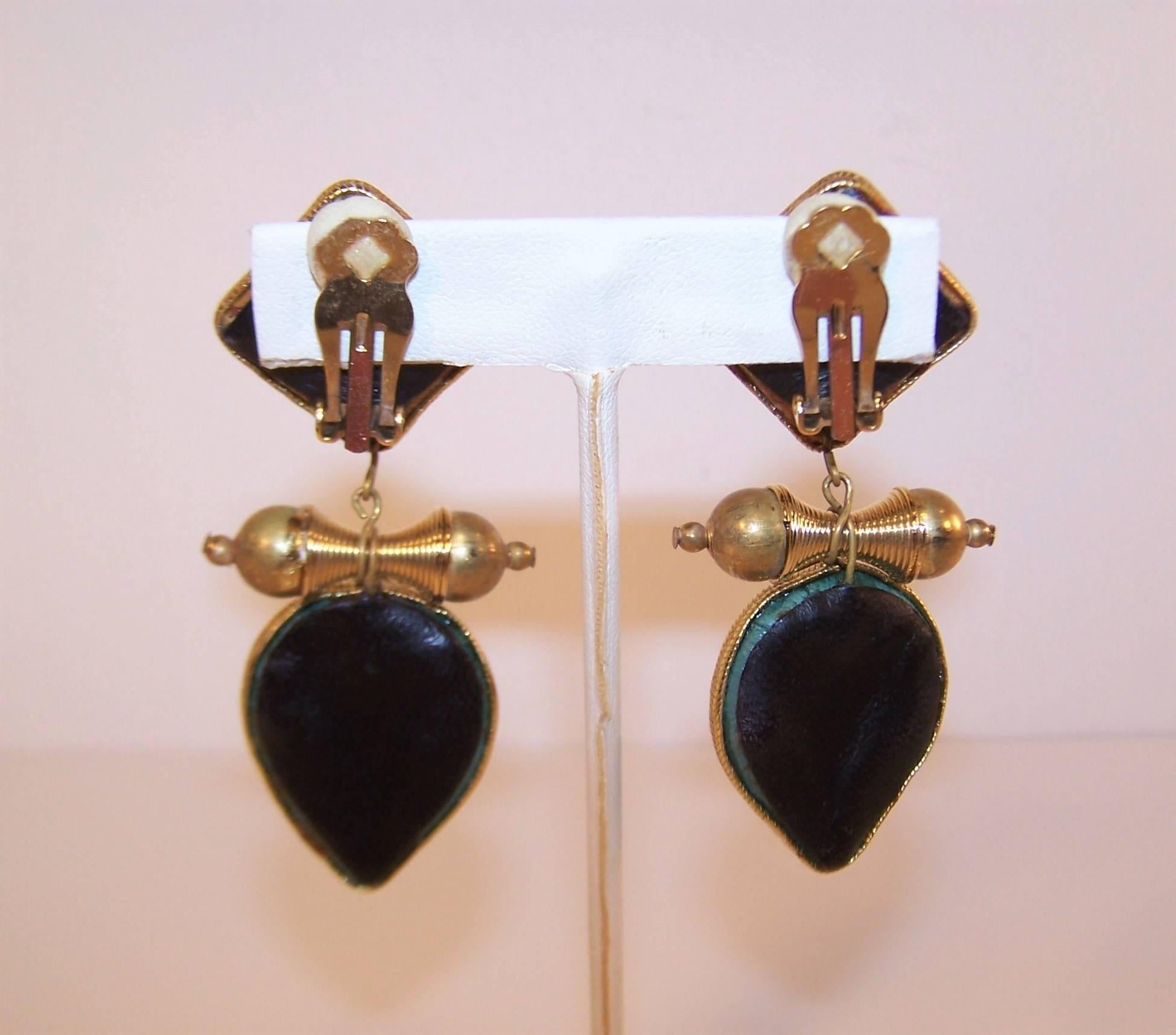 Exotic 1980's Gold & Teal Leather Drop Dangle Earrings In Excellent Condition In Atlanta, GA