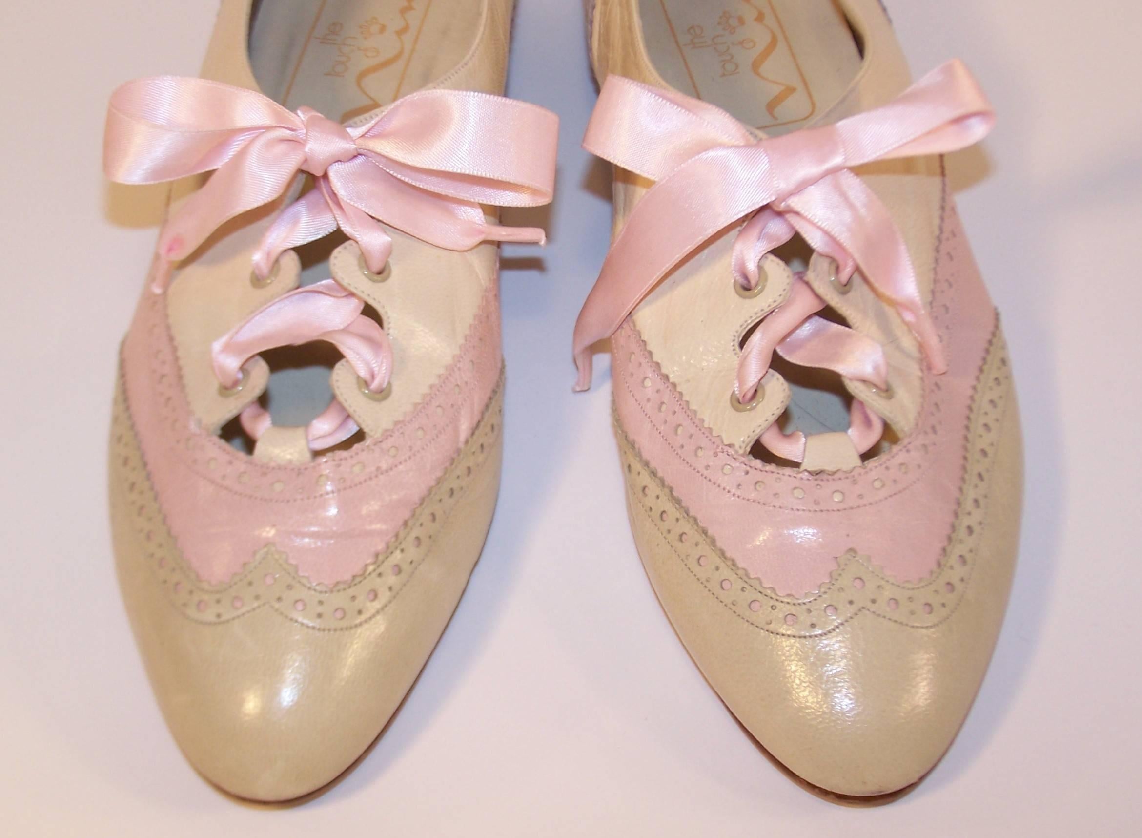 1980's Nina Pastel Wingtip Spectator Leather Shoes Sz 8M In Excellent Condition In Atlanta, GA