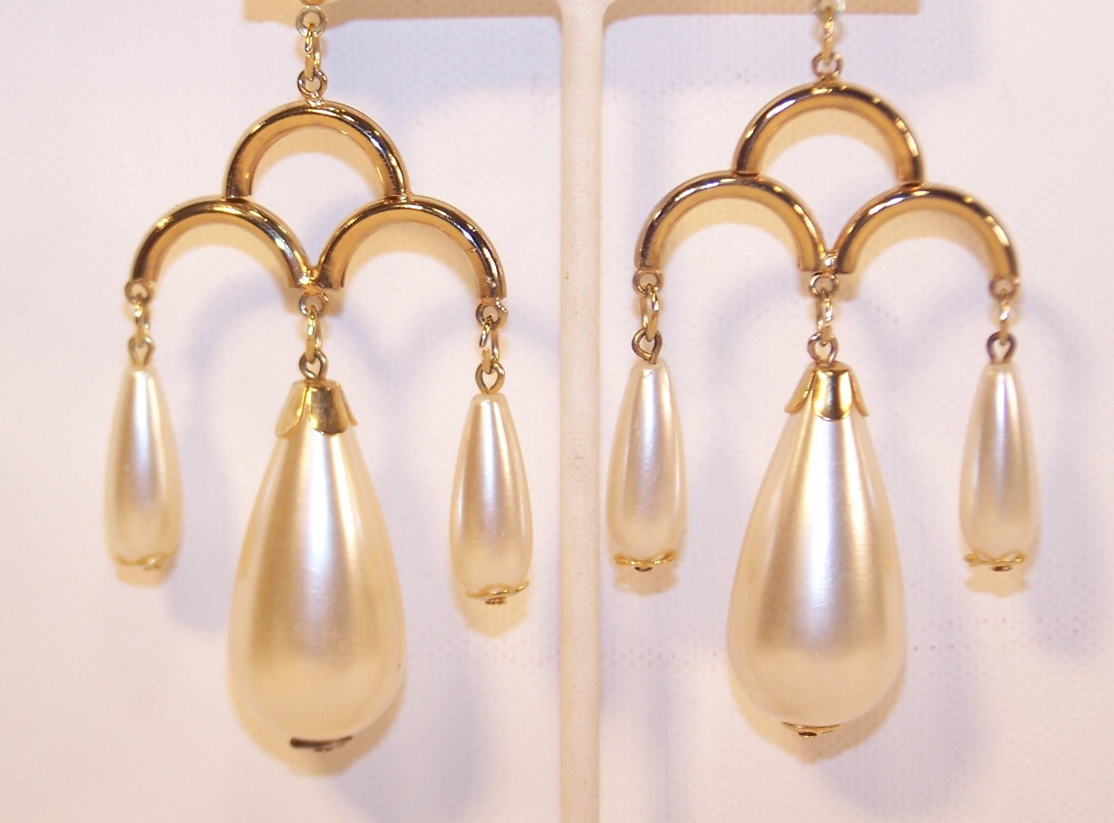 1970's Large Pearl Dangle Chandelier Earrings In Good Condition In Atlanta, GA