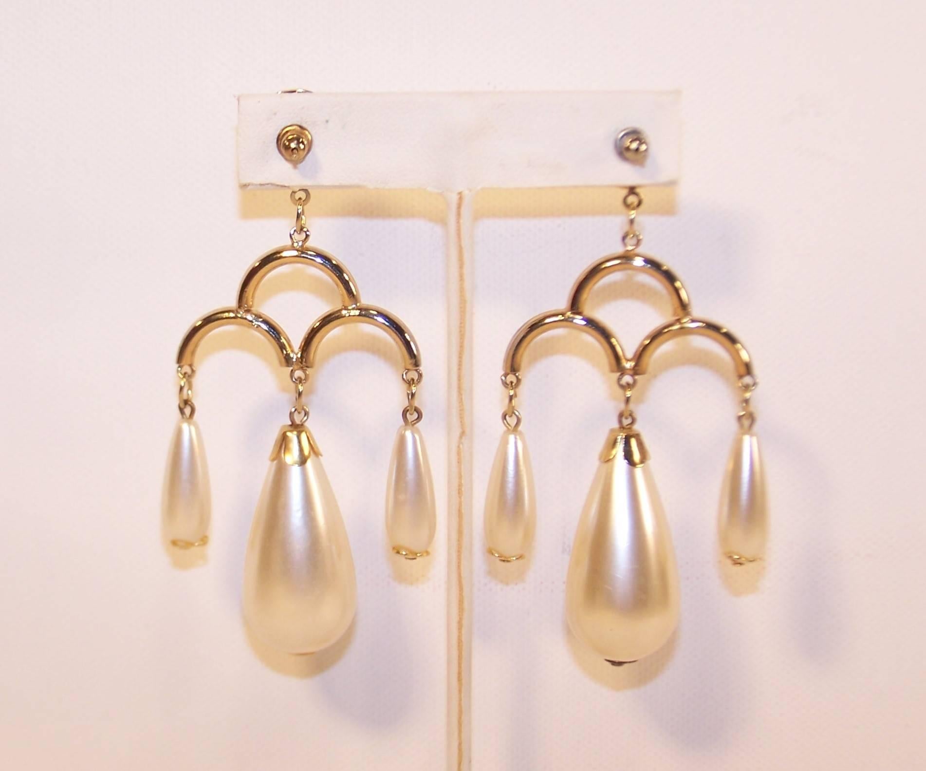 Women's 1970's Large Pearl Dangle Chandelier Earrings