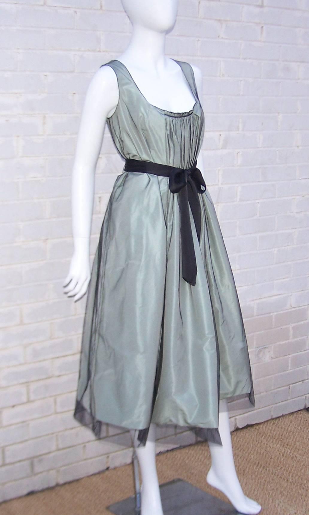 C.2000 Oscar de la Renta Sage Green Taffeta Dress With Black Tulle Overlay  In Good Condition In Atlanta, GA