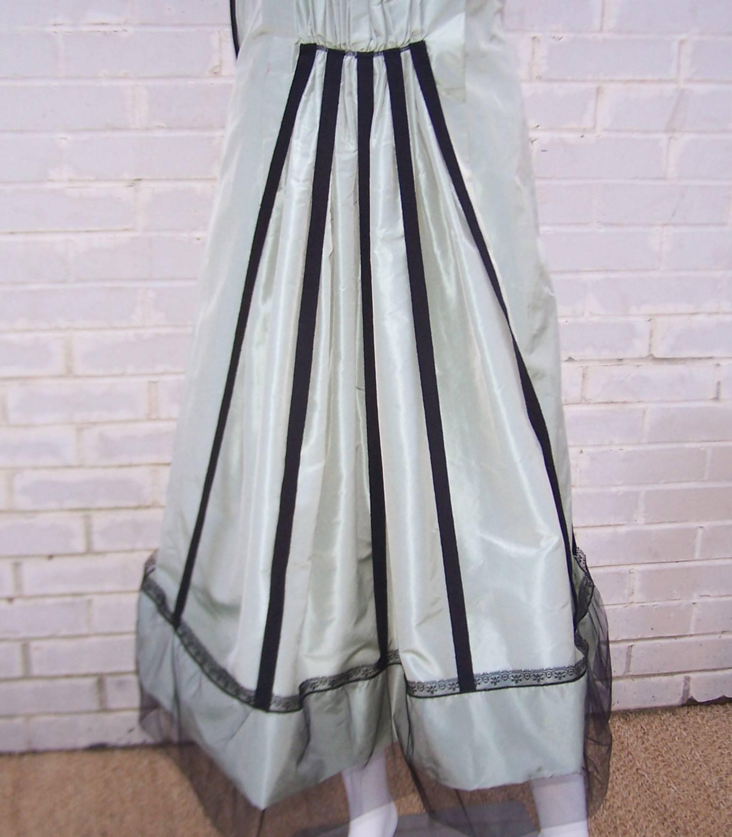 C.2000 Oscar de la Renta Sage Green Taffeta Dress With Black Tulle Overlay  2