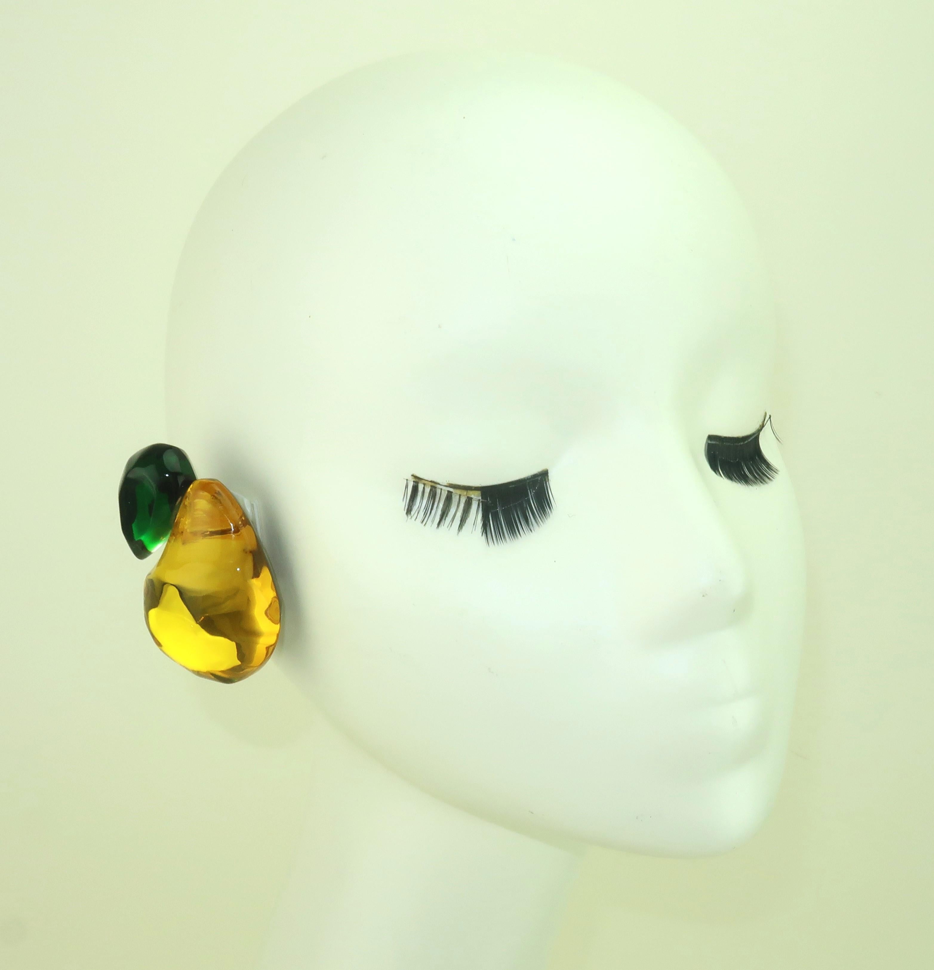 Boucles d'oreilles en acrylique lucite et poire jaune, années 1980 3