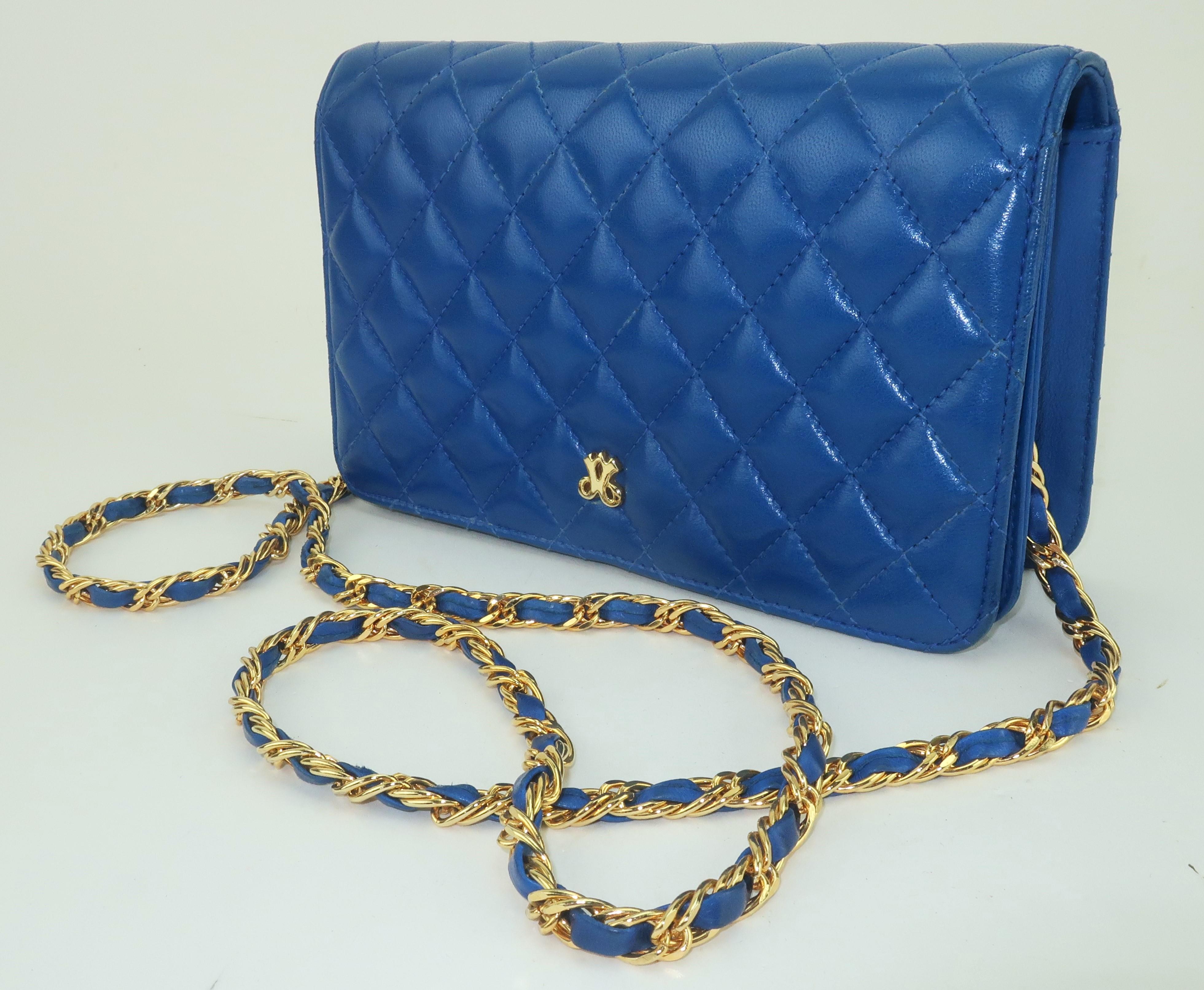 JAY HERBERT Borsa in pelle trapuntata blu reale con manico a catena, anni '80 In condizioni buone in vendita a Atlanta, GA